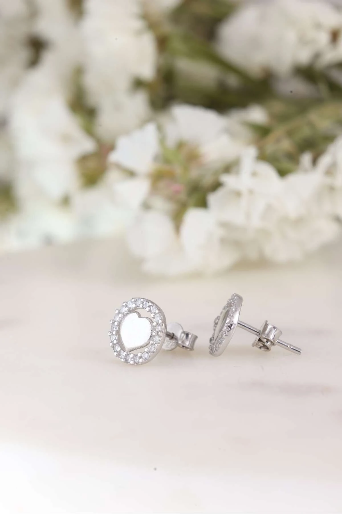 Gümüş Kalpli Minik Küpe