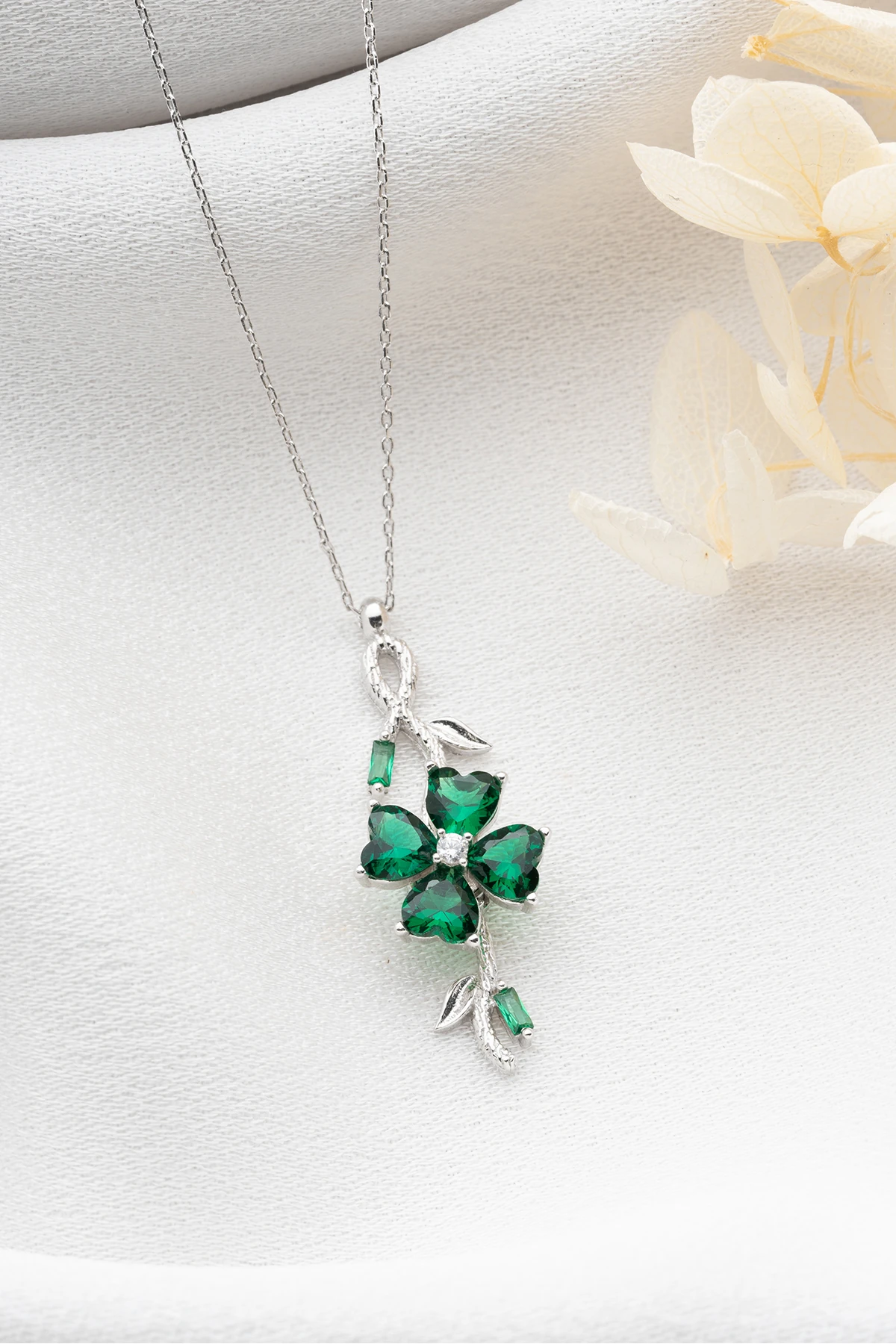 Gümüş Dönen Çiçek Kolye