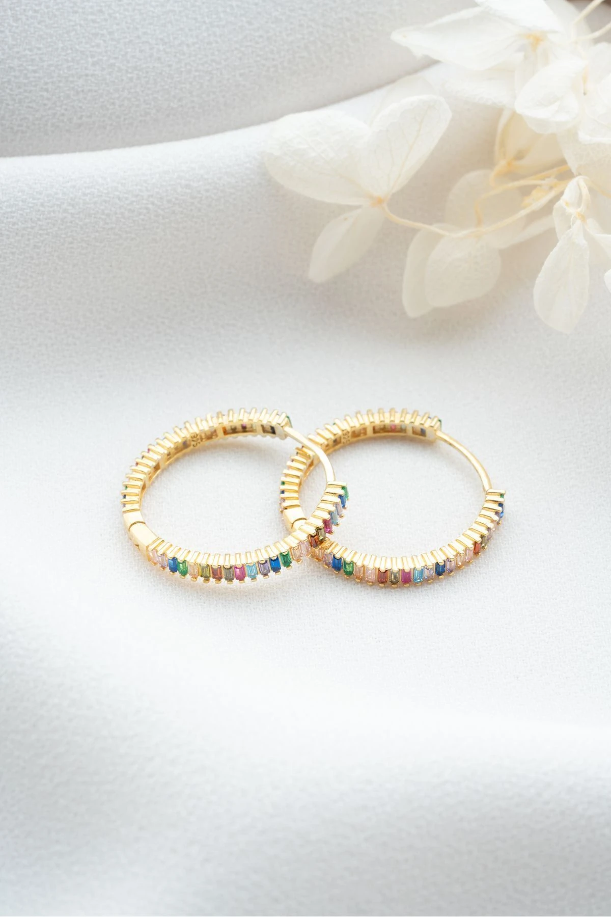 Gümüş Renkli Taşlı Büyük Boy Halka Küpe