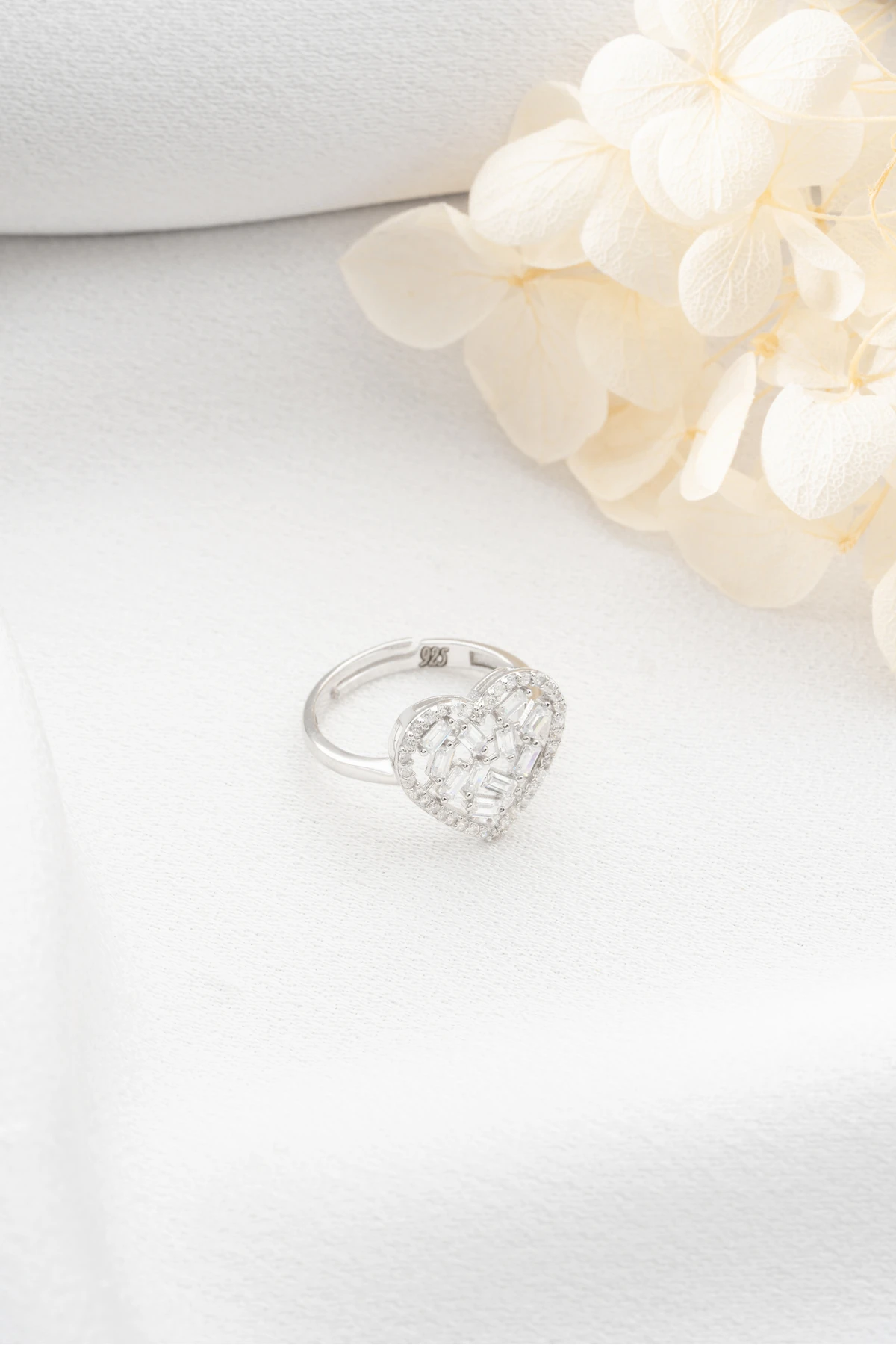 Gümüş Baget Taşlı Kalp Yüzük