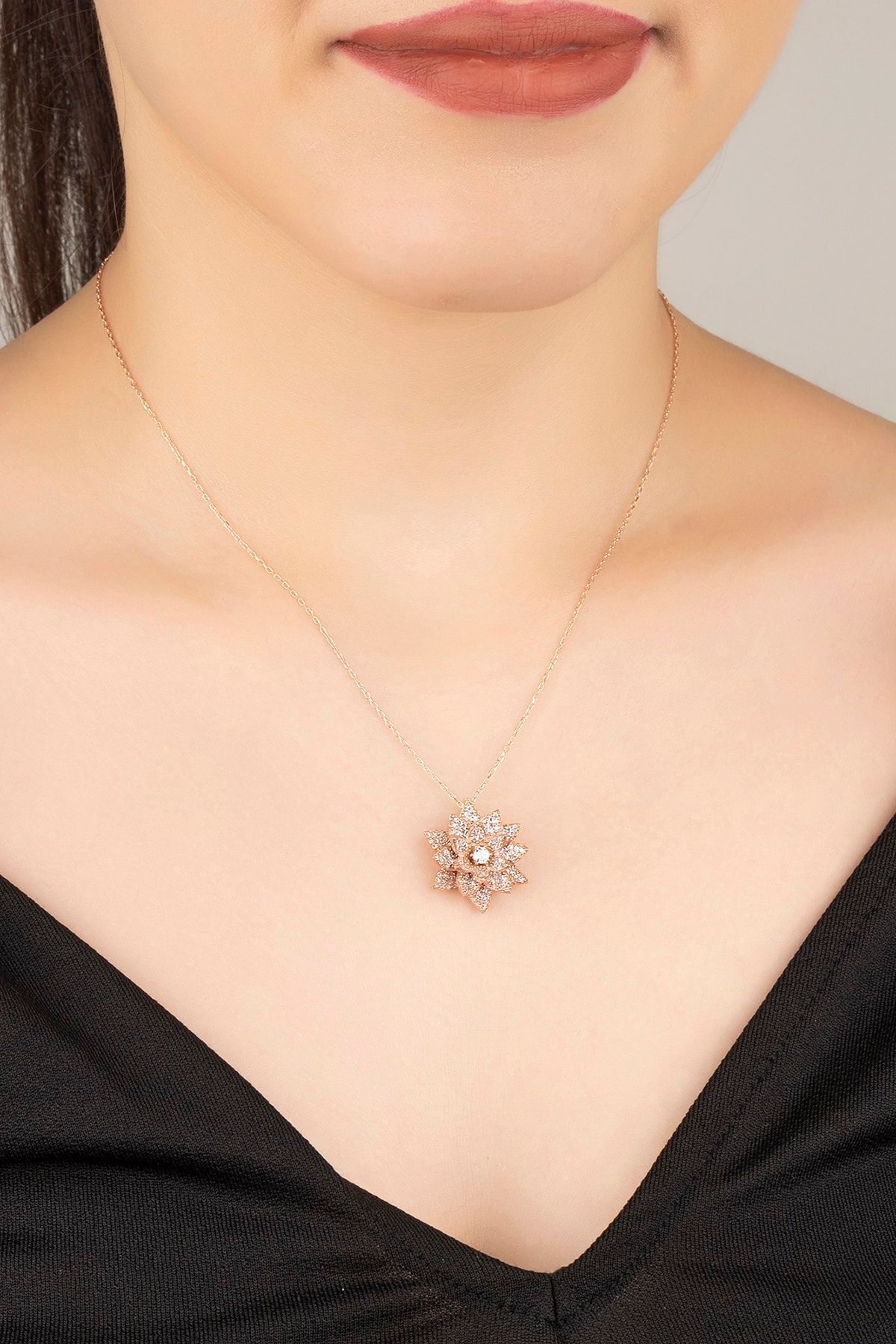 Gümüş Rose Taşlı Lotus Kolye