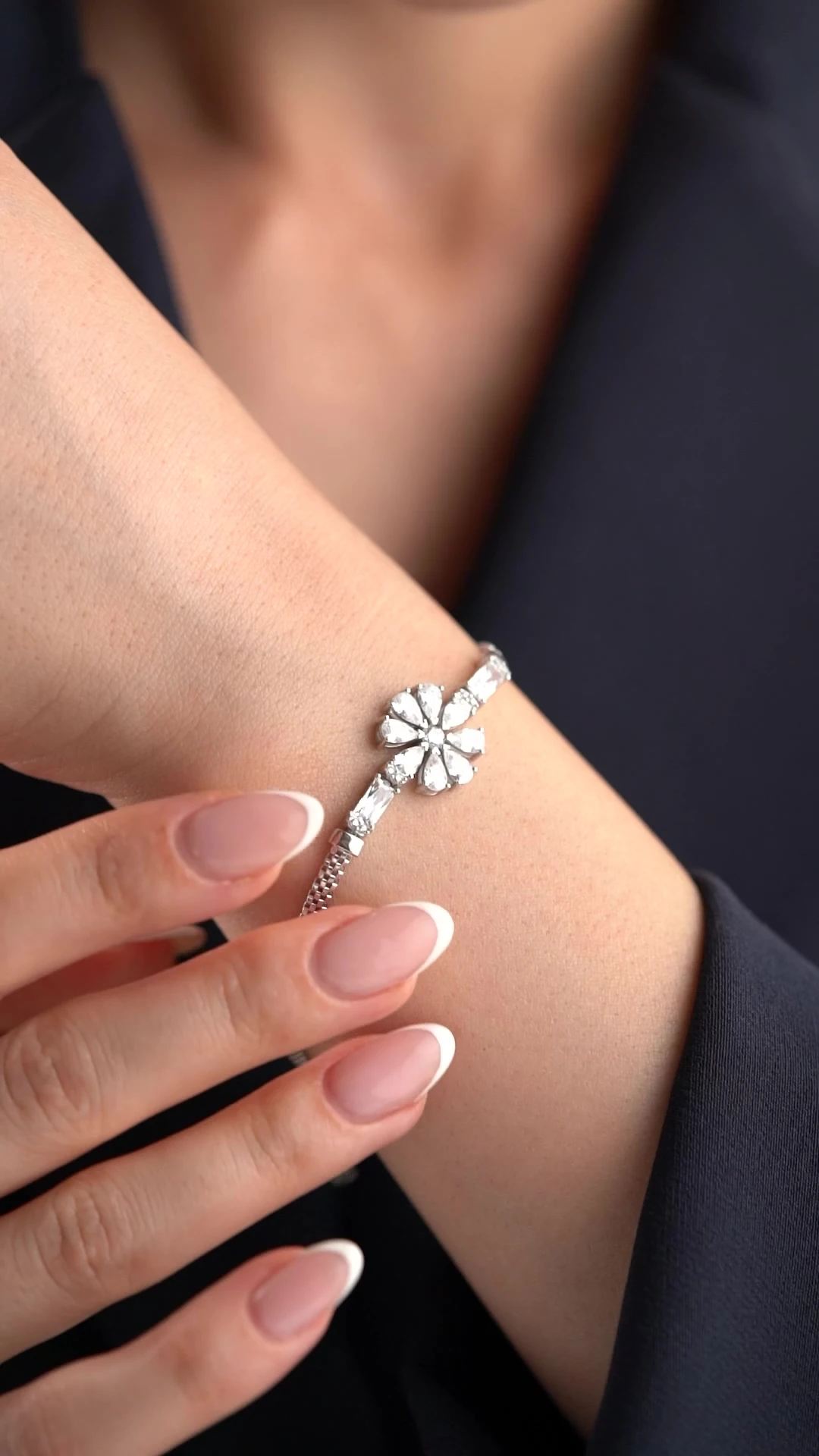 Gümüş Zirkon Taşlı Çiçek Bileklik