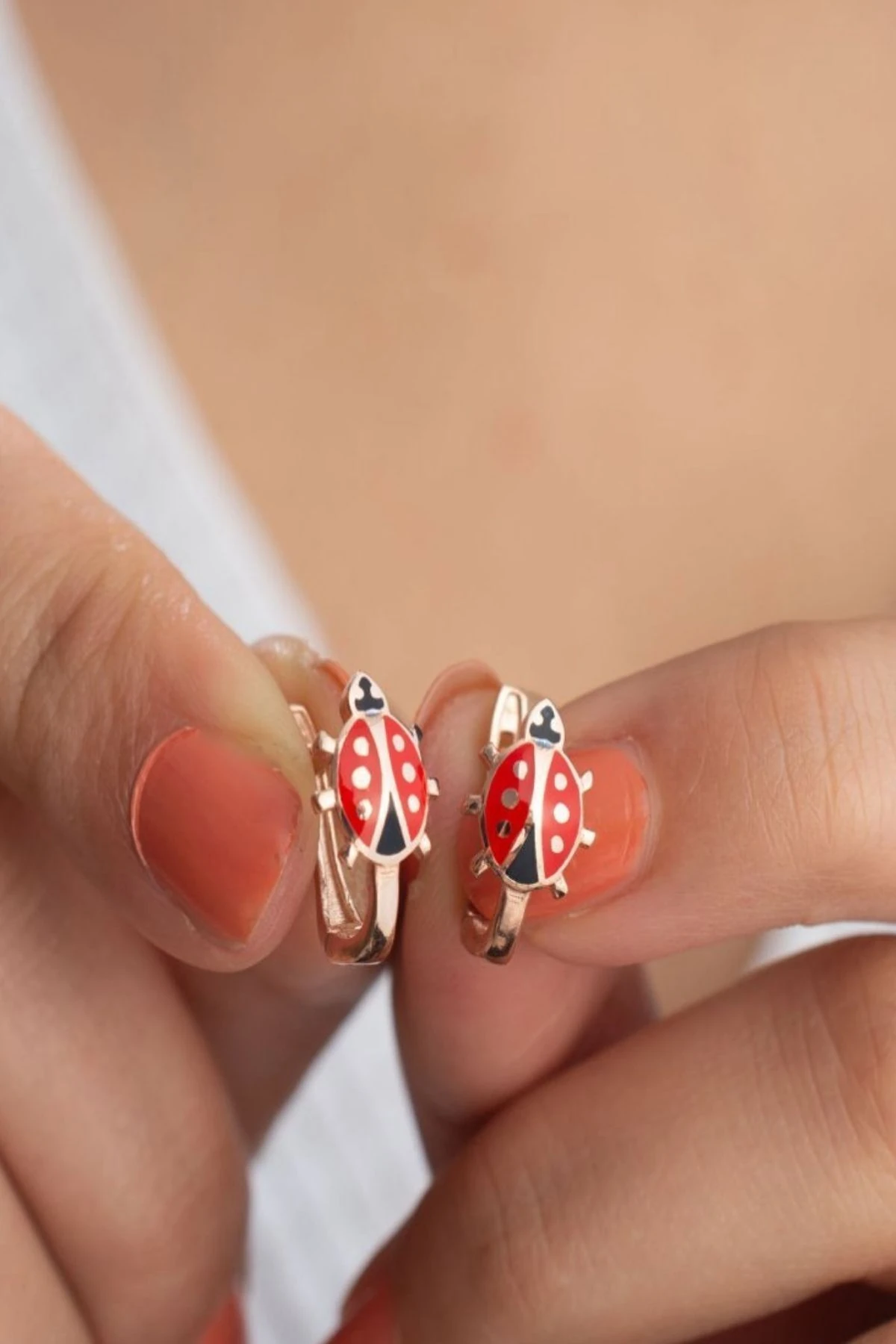 Gümüş Rose Uğurböceği Çocuk Küpesi