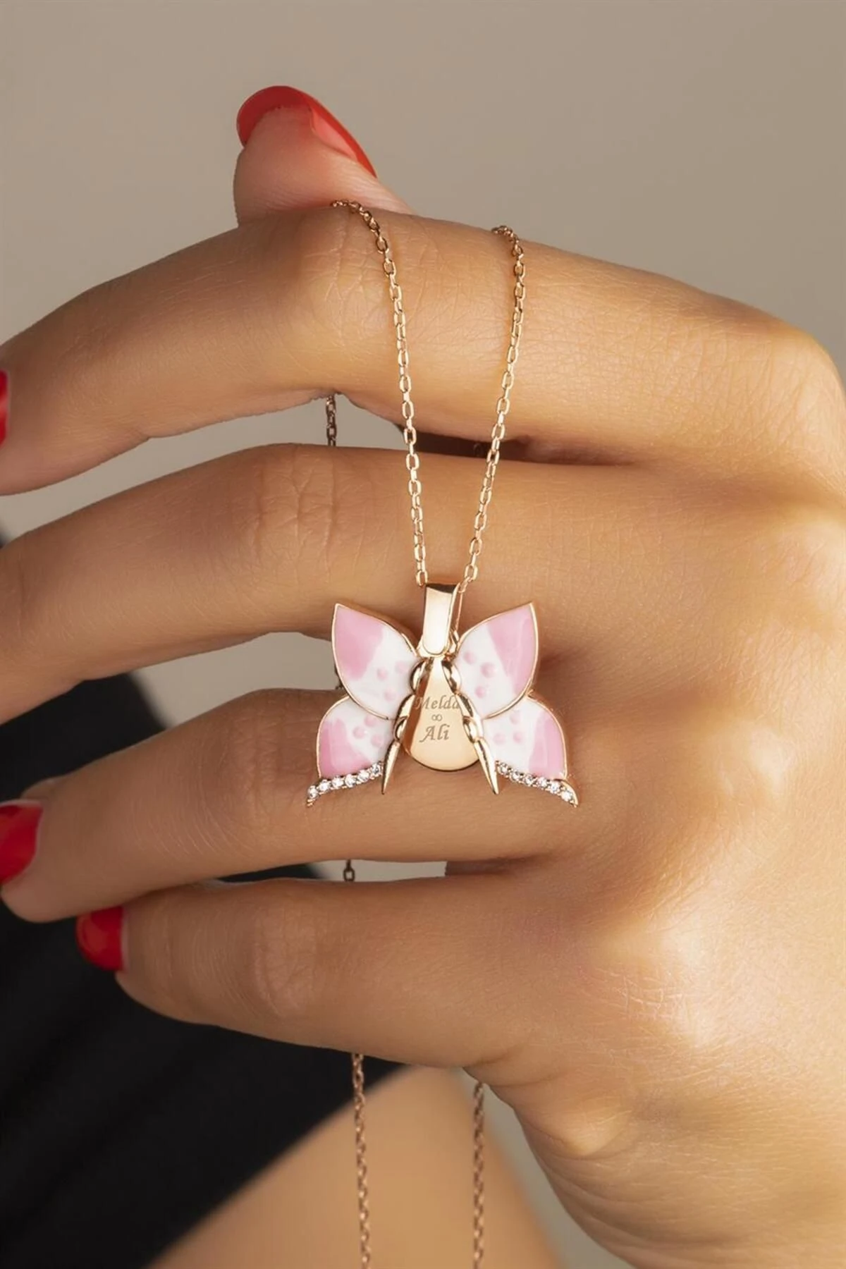 Kelebek Açılabilen Isimli Gümüş Kolye