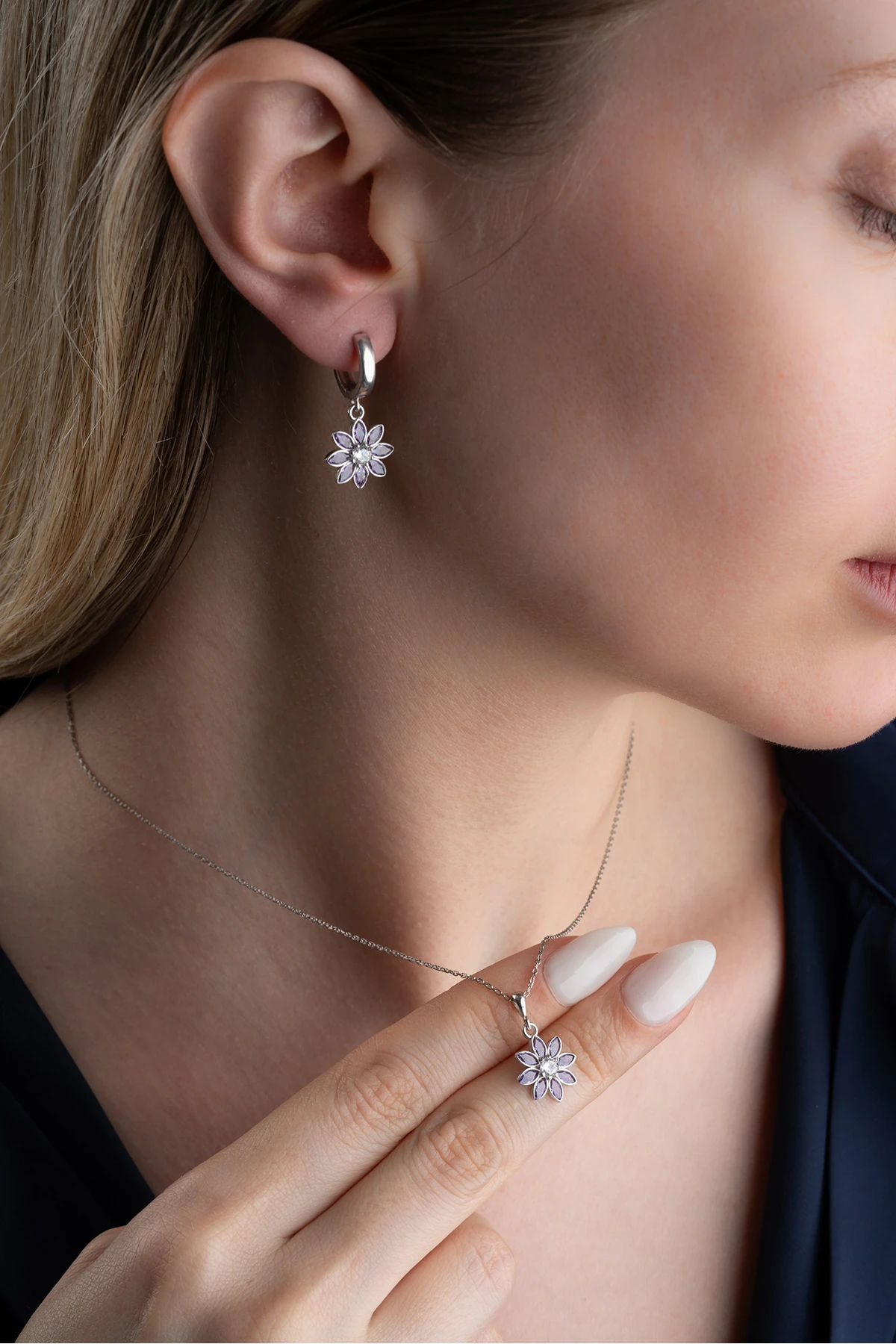 Gümüş Işıklı Kutu Mor Taşlı Lotus Takı (Kolye-Küpe) Seti