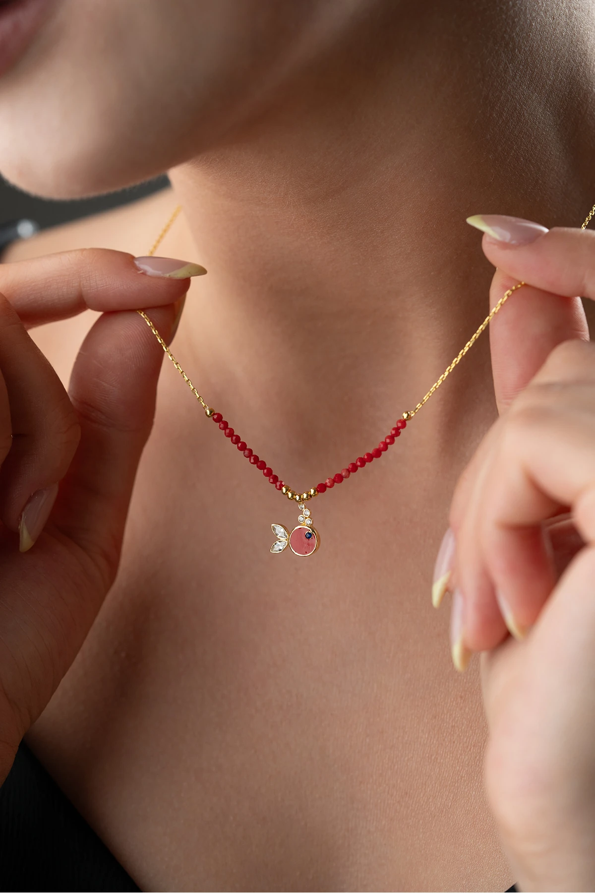 Gümüş Boncuklu Kırmızı Mineli Balık Kolye