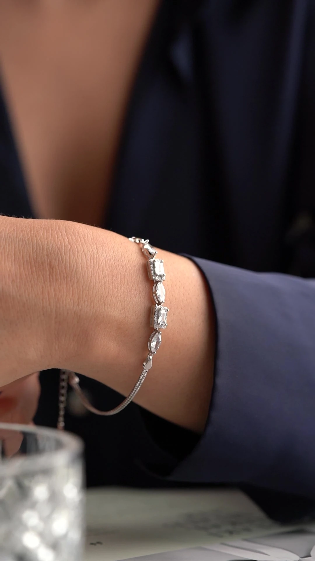 Gümüş Damla Baget Taşlı Trend  Bileklik