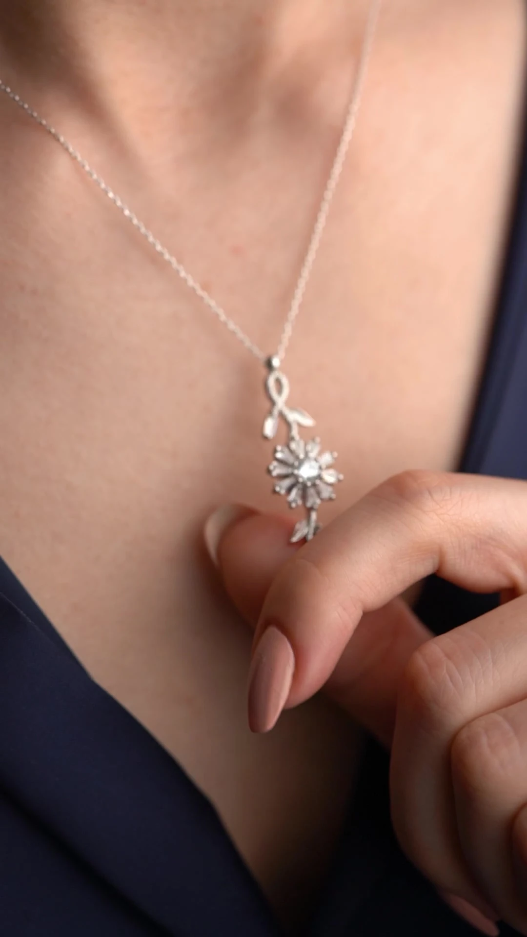 Gümüş Dönen Çiçek Kolye