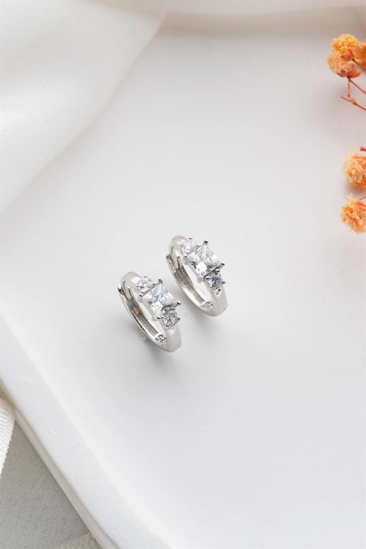 Gümüş Baget Taşlı Halka Küpe