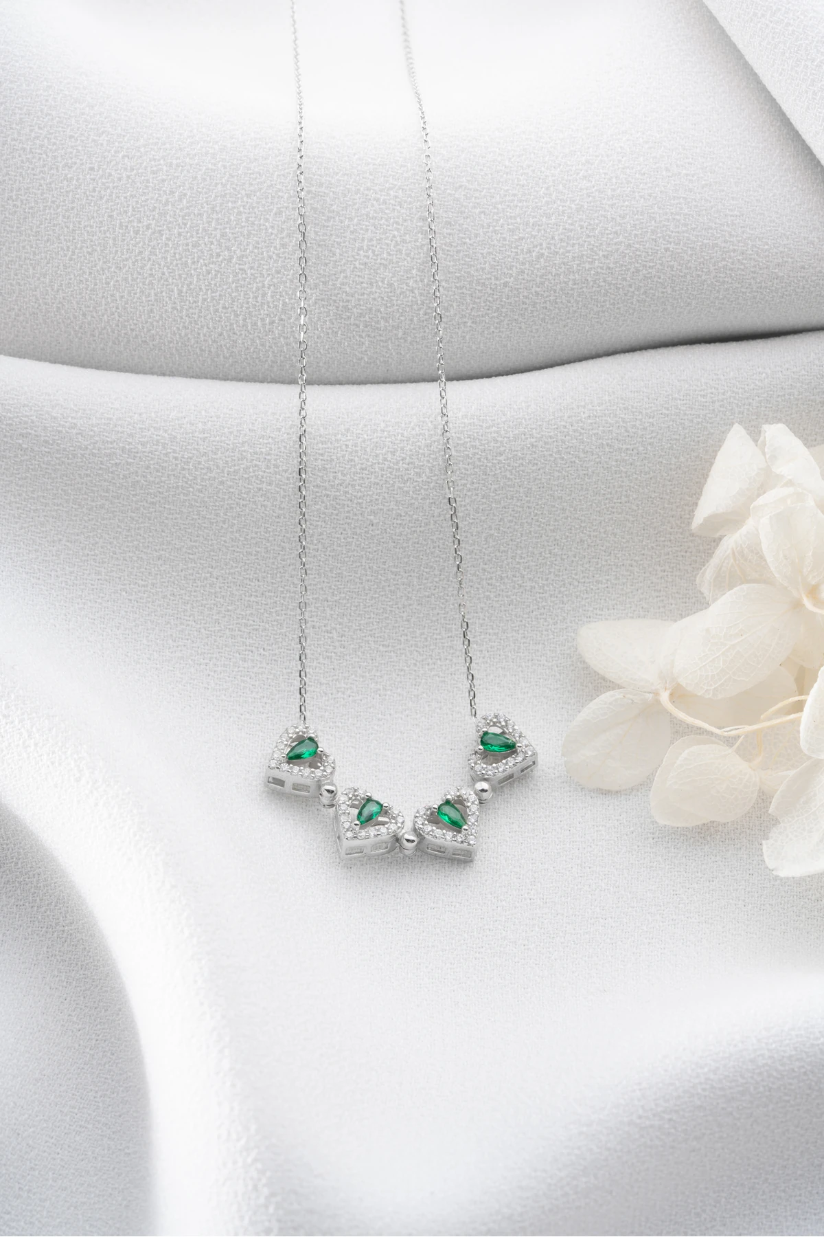 Gümüş Mıknatıslı Yeşil Taşlı Kolye