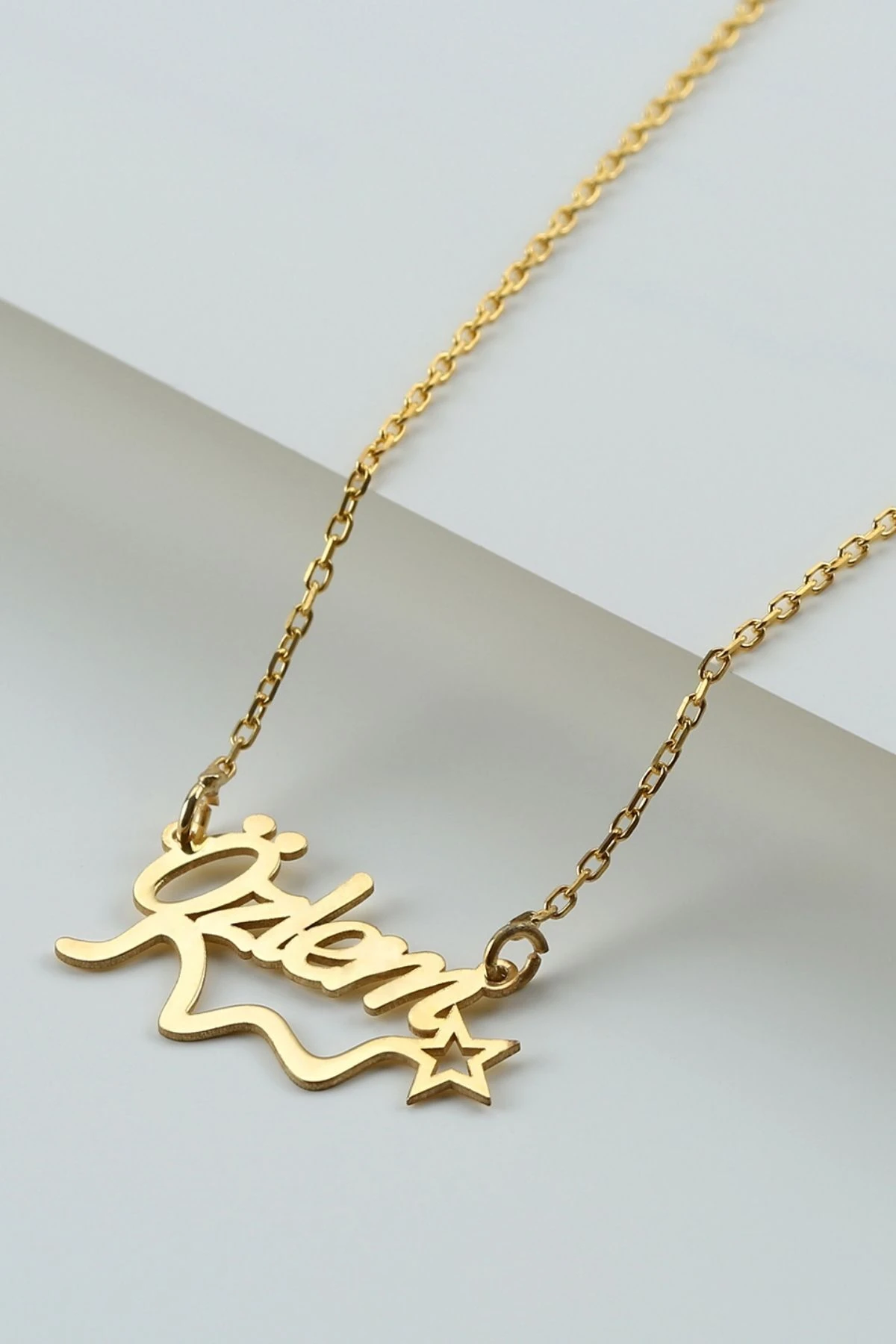 Gümüş Yıldızlı Isimli Kolye