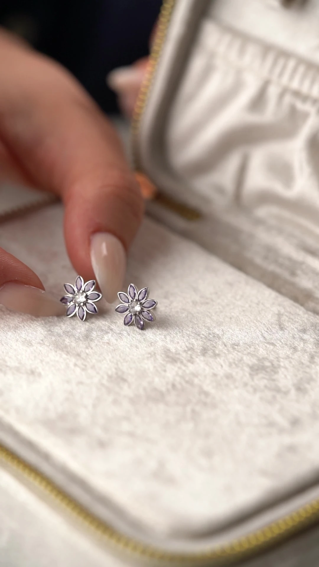 Gümüş Mor Taşlı Lotus Küpe