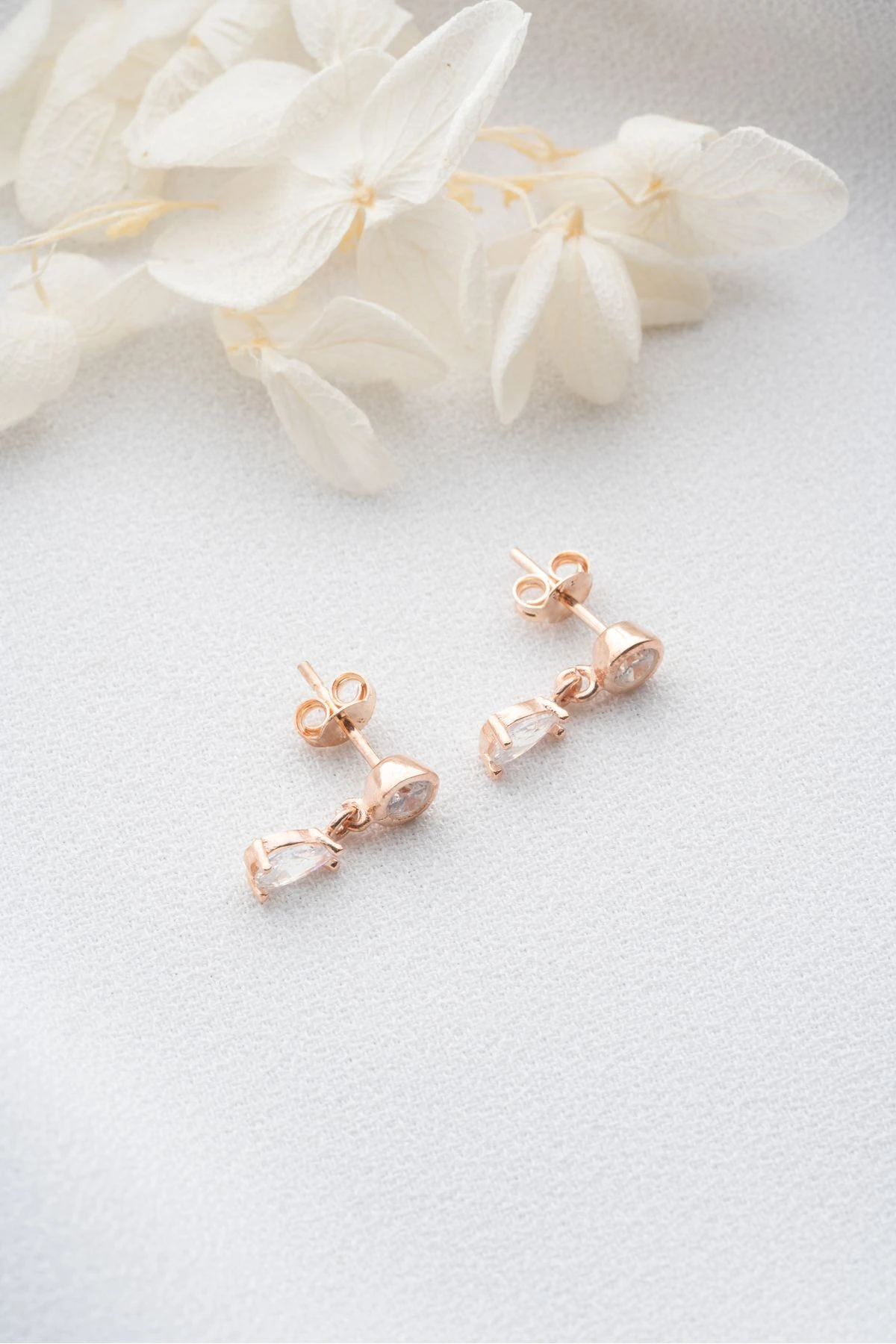 Gümüş Tektaşlı Damla Küpe