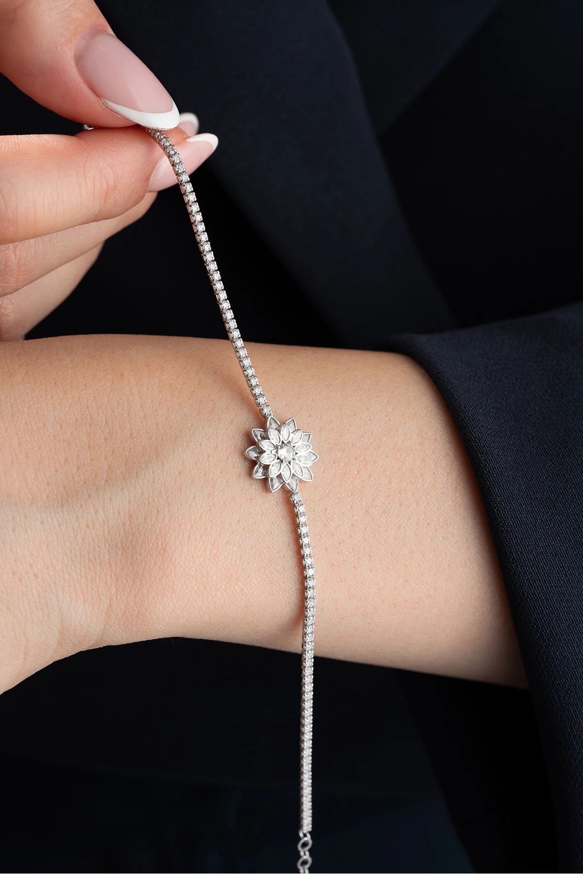 Gümüş Beyaz Taşlı Lotus Su Yolu Bileklik