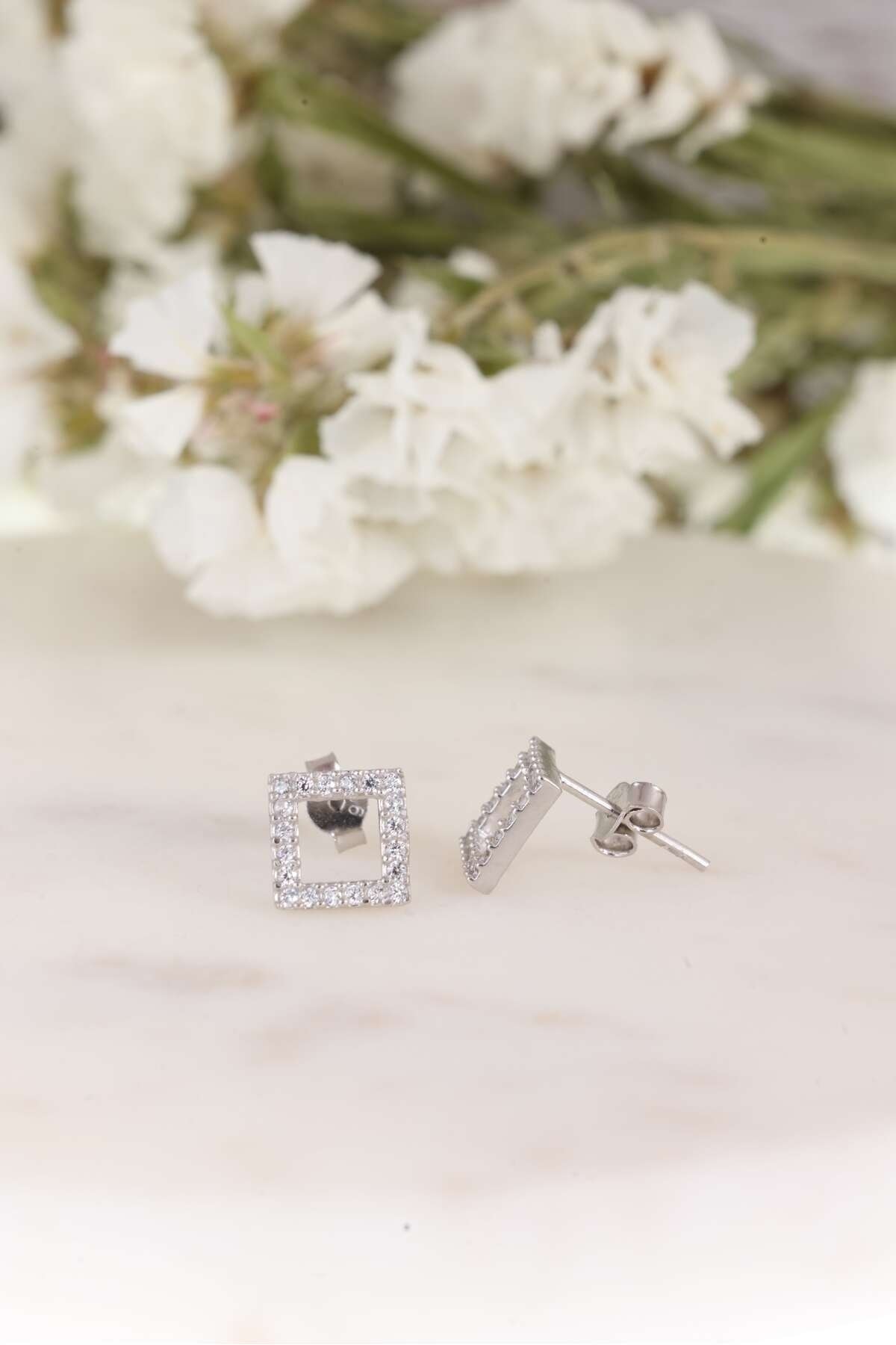 Gümüş Minik Kare Küpe