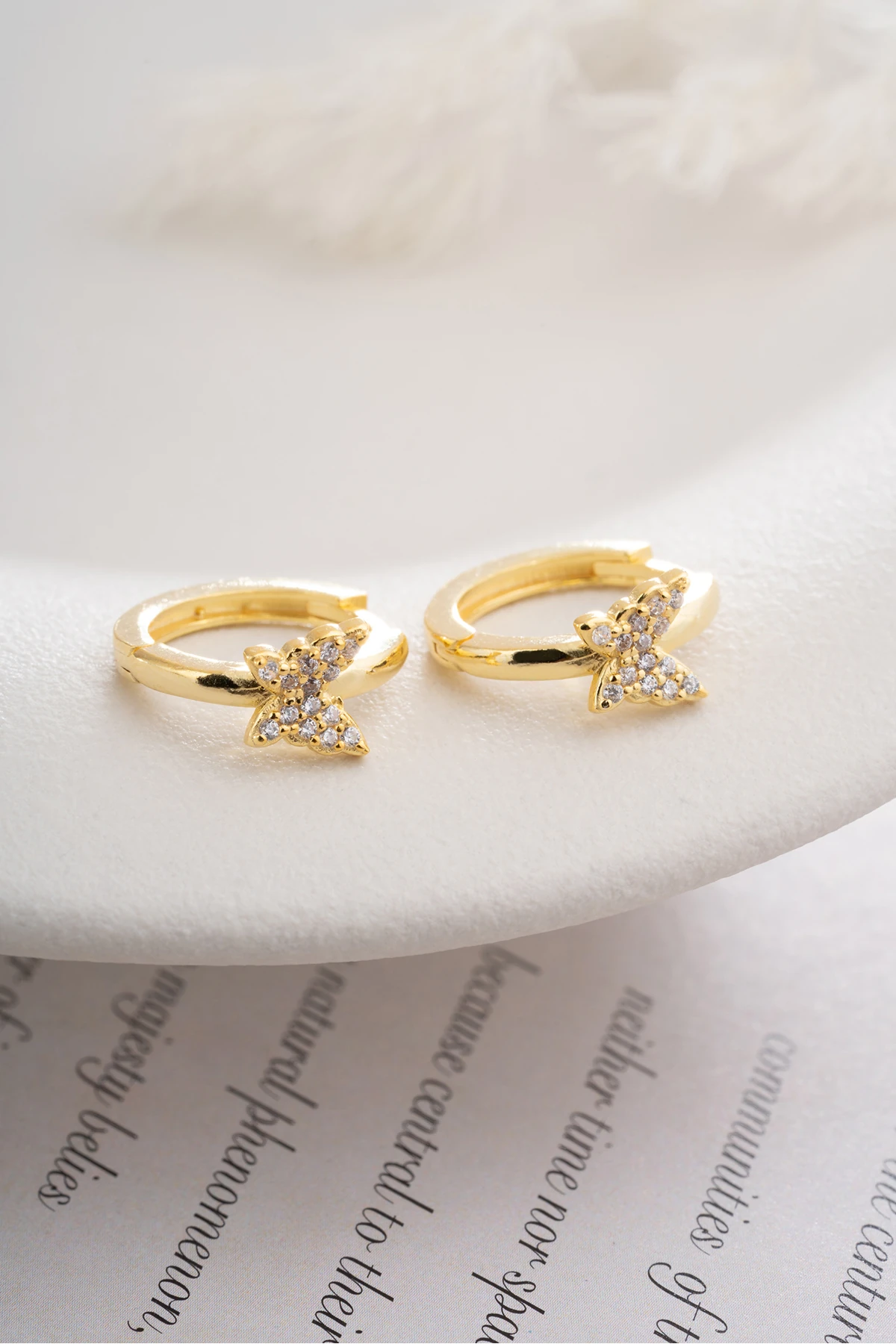 Gümüş Kelebekli Halka Küpe