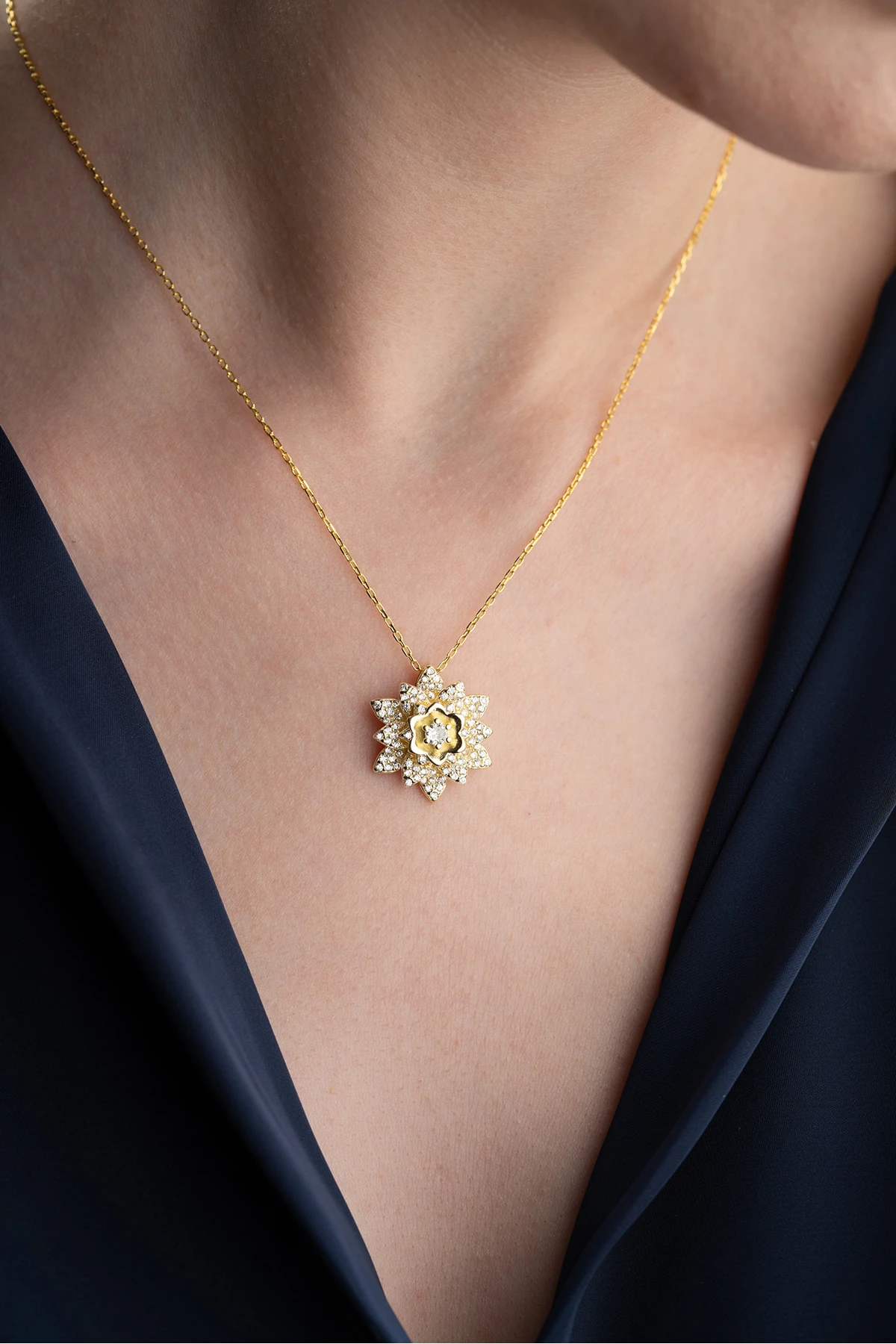 Gümüş Lotus Çiçeği Kolye