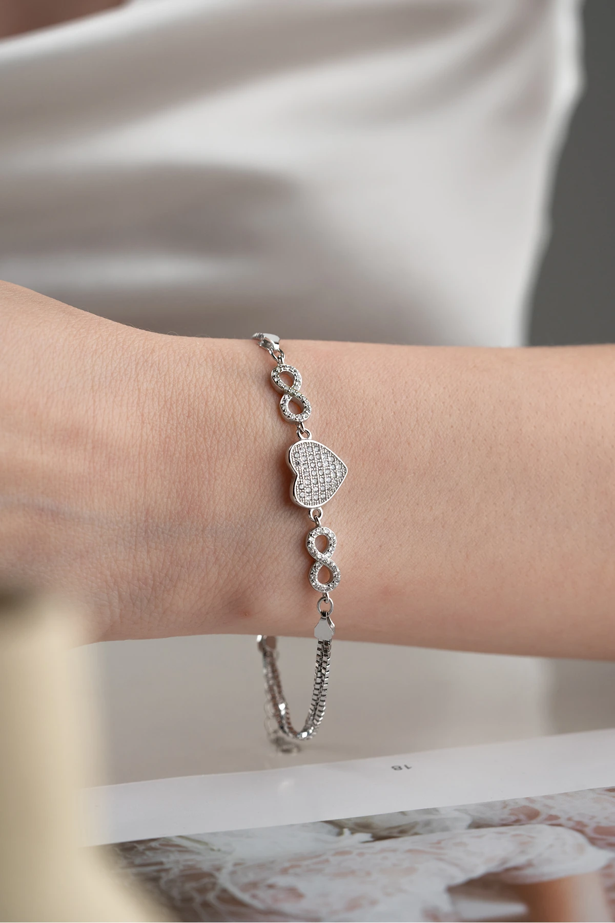Gümüş Kalpli Model Bileklik