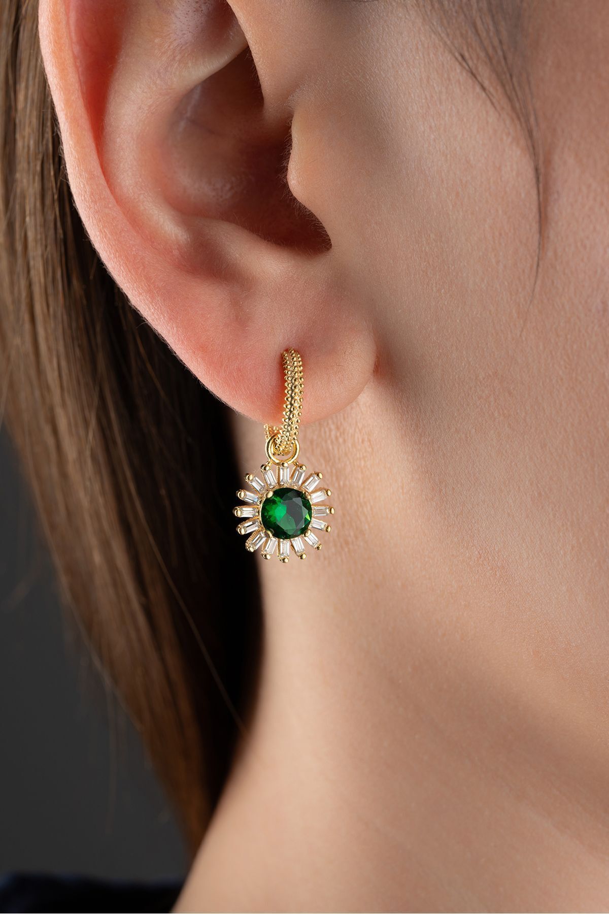 Gümüş Baget Model Zümrüt Yeşili Küpe