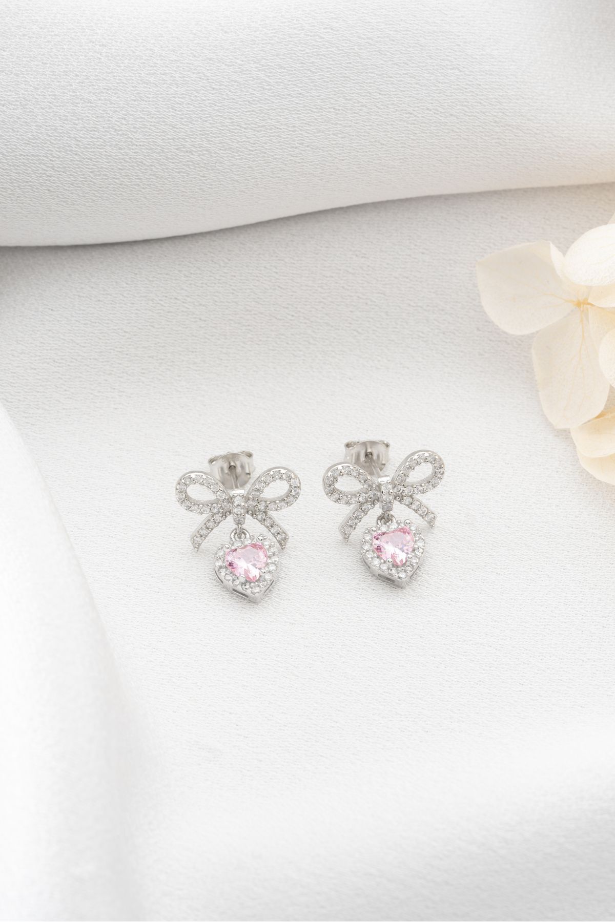 Gümüş Işıklı Kutuda Fiyonklu Kalp Küpe