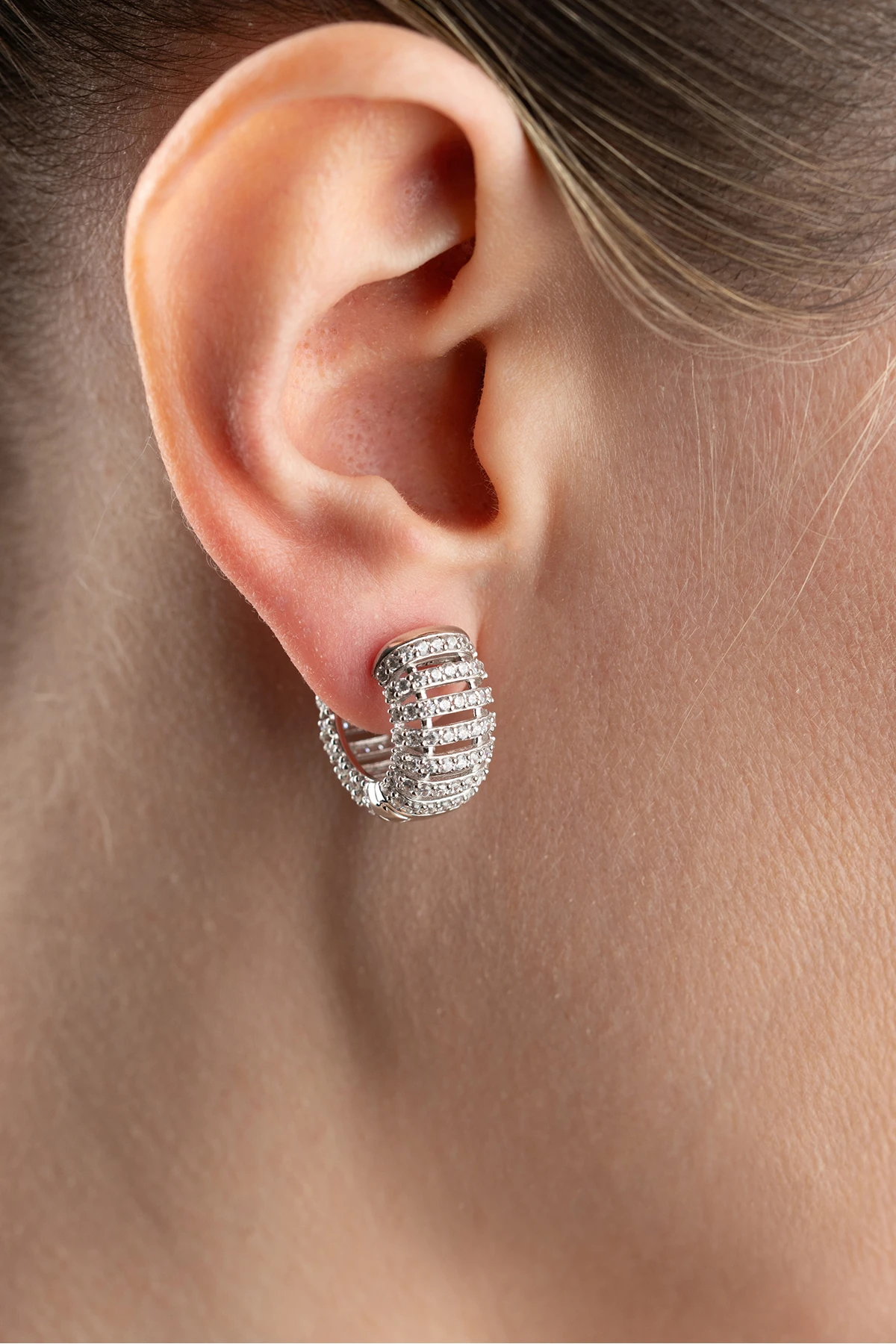 Gümüş Halka Taşlı Küpe