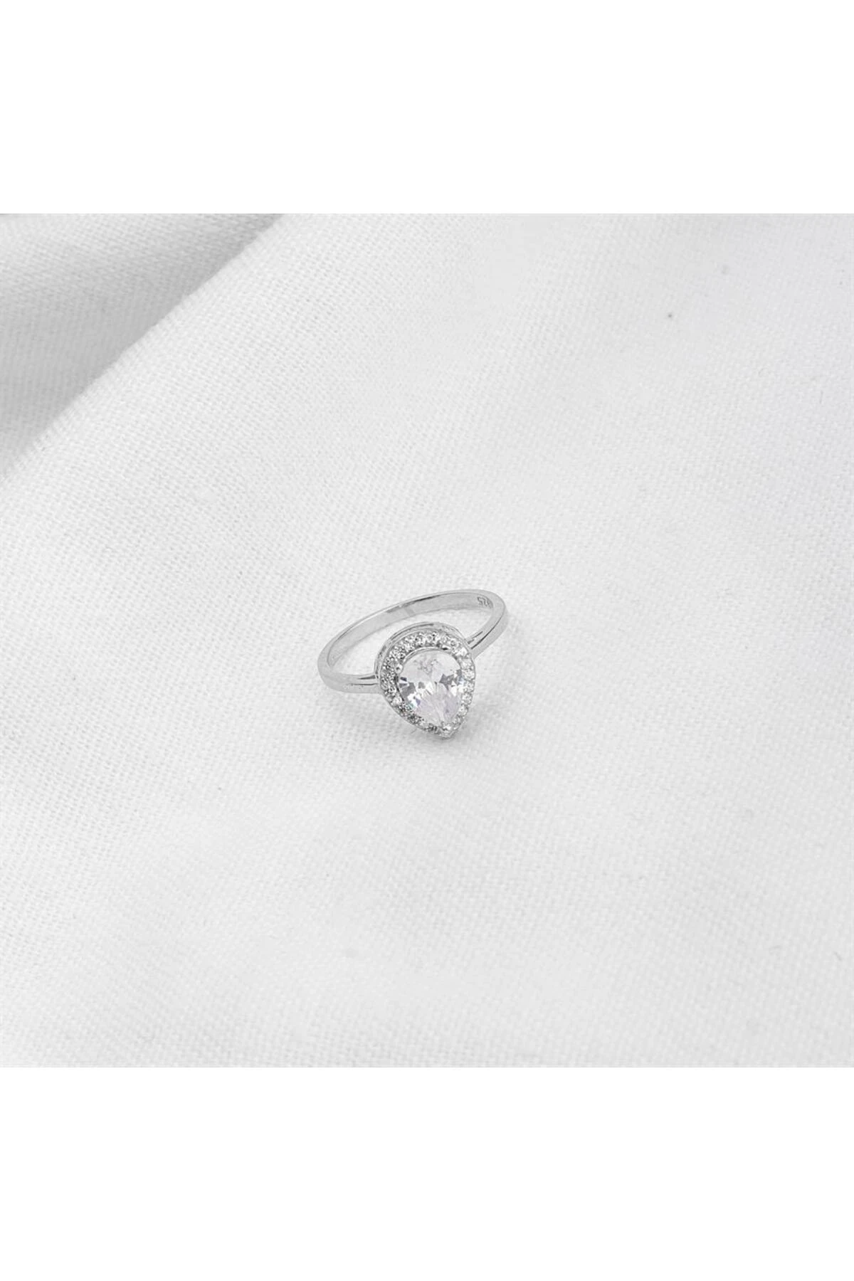 Gümüş Beyaz Taşlı Damla Takı Seti