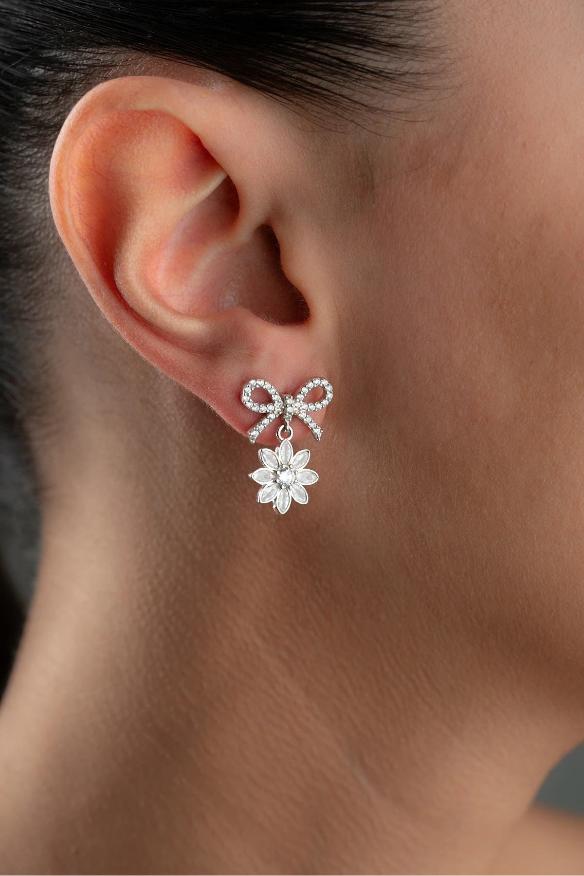 Gümüş Fiyonklu Çiçek Küpe