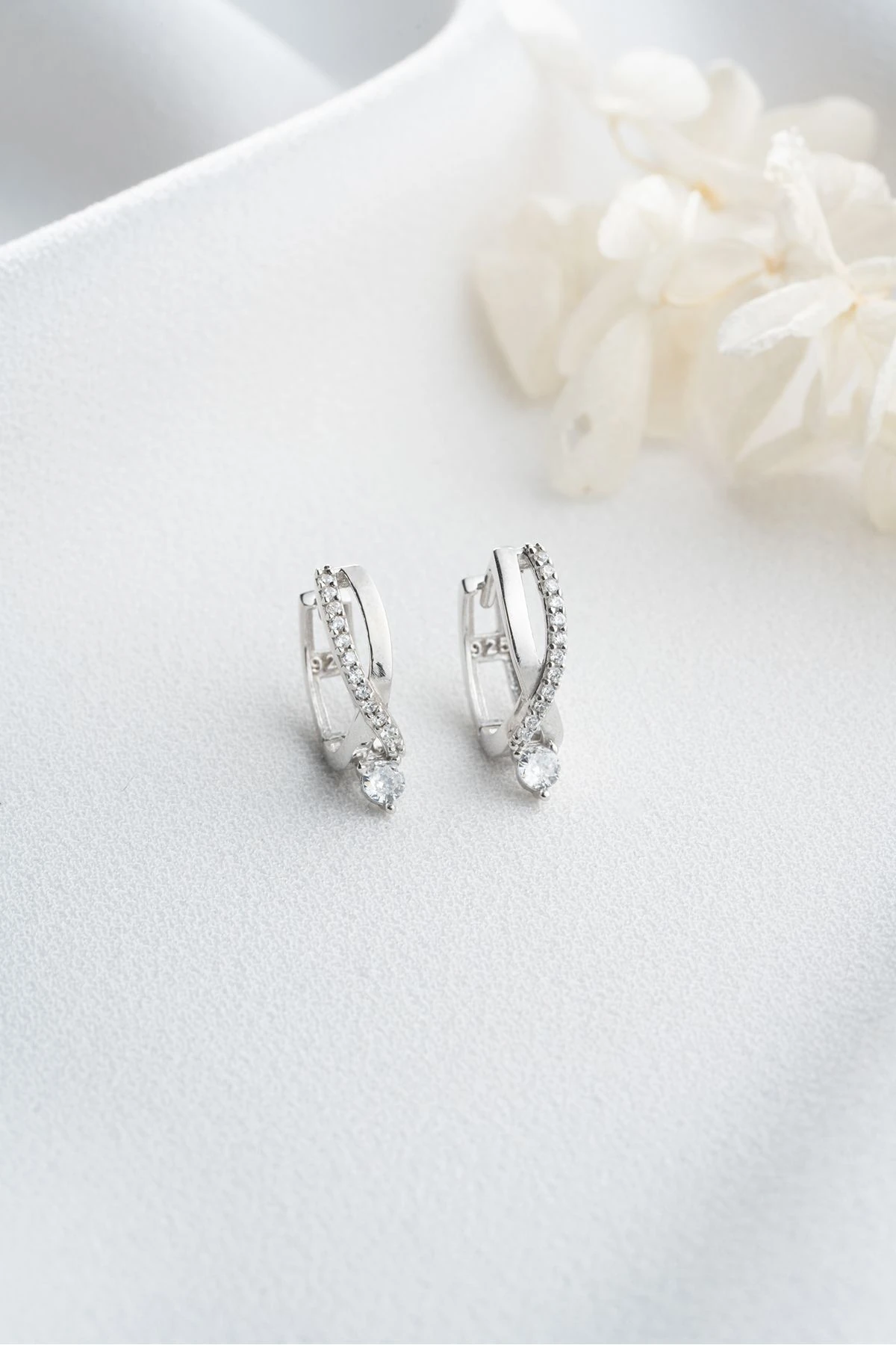 Gümüş Tektaş Örgü Model Küpe