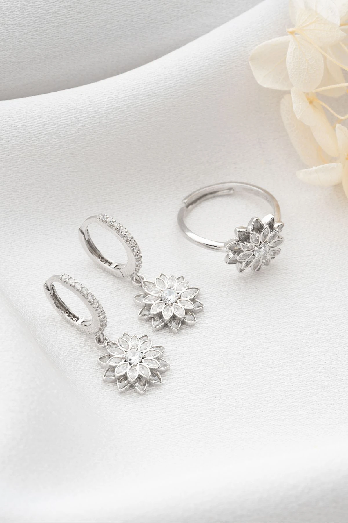 Gümüş Lotus Çiçeği Yüzük Küpe Seti