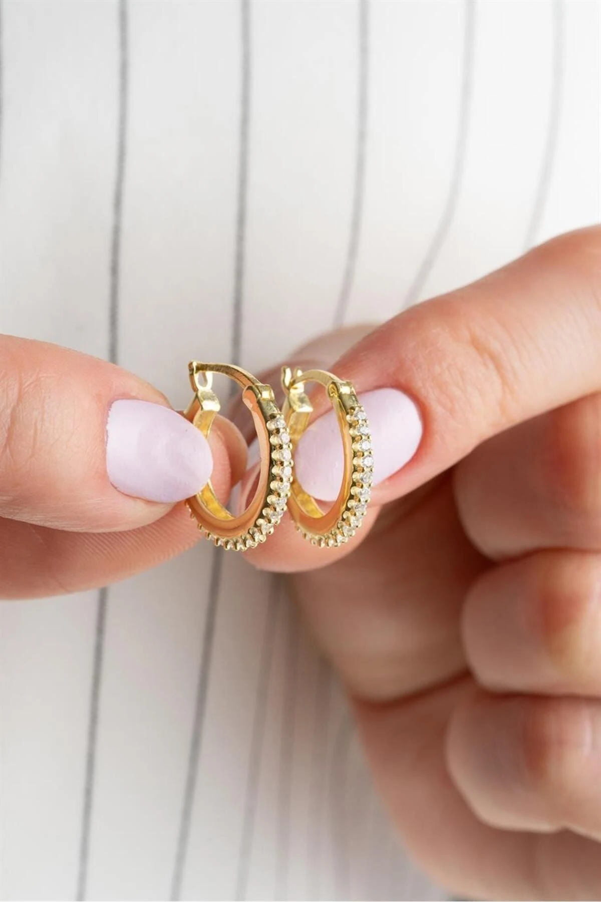 Gold Sıra Taşlı Halka Gümüş Küpe