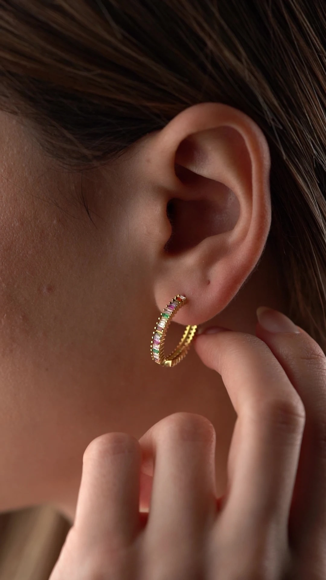 Gümüş Renkli Taşlı Küçük Boy Halka Küpe