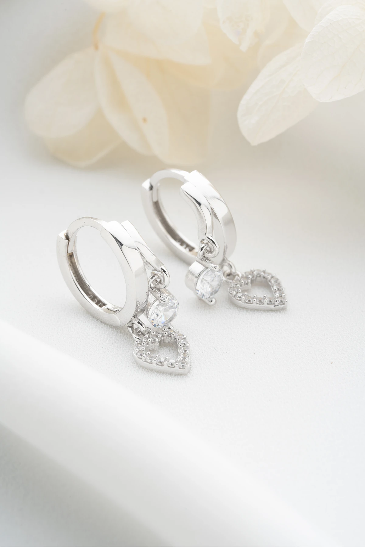 Gümüş Çift Kalp Taşlı Küpe