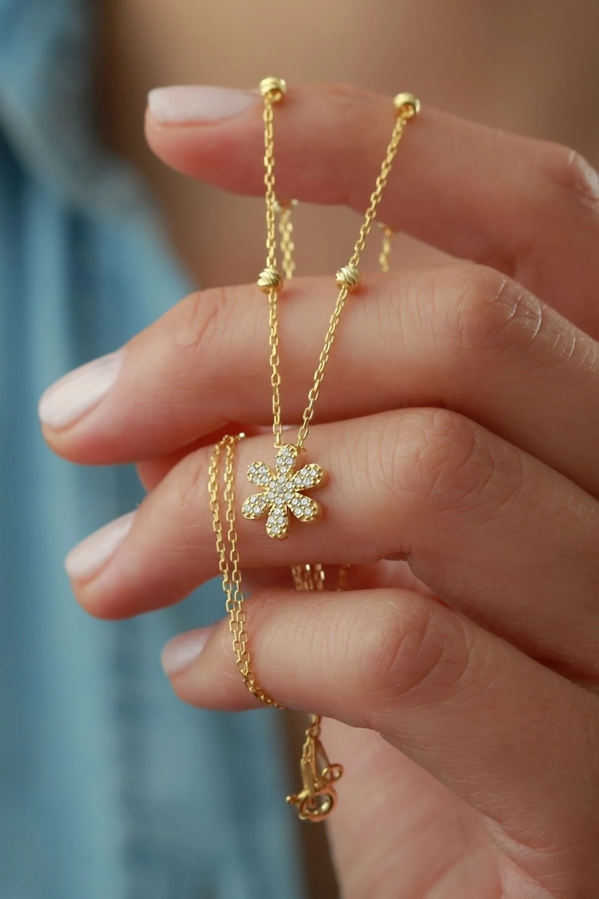 Gümüş Top Zincirli Çiçek Kolye