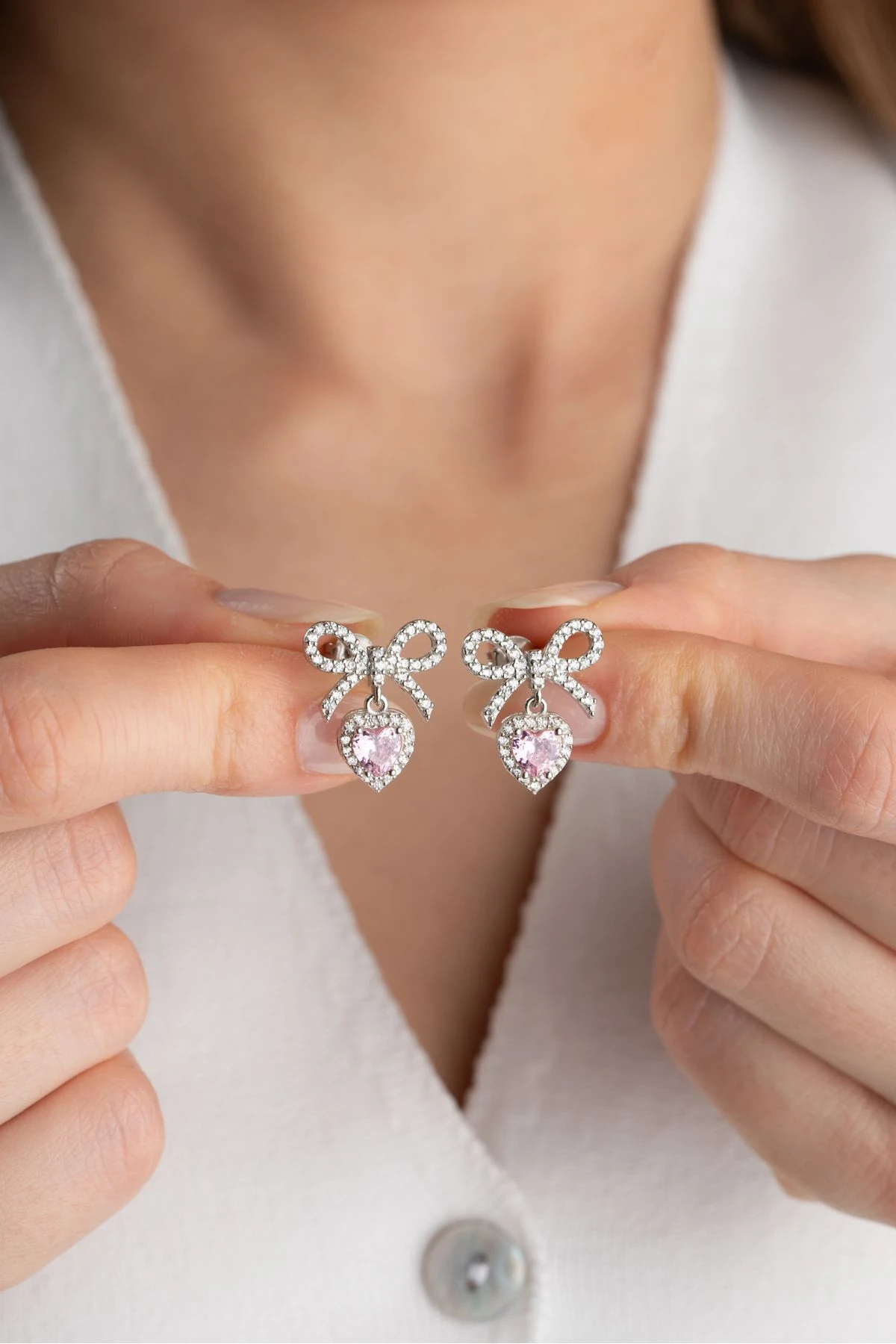 Gümüş Işıklı Kutuda Fiyonklu Kalp Küpe