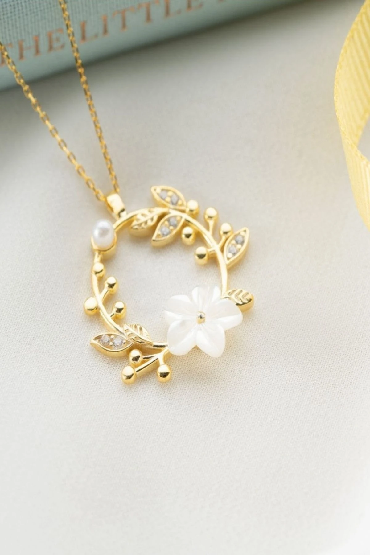 Gümüş Sedefli Gül Sarmaşık Halka Kolye