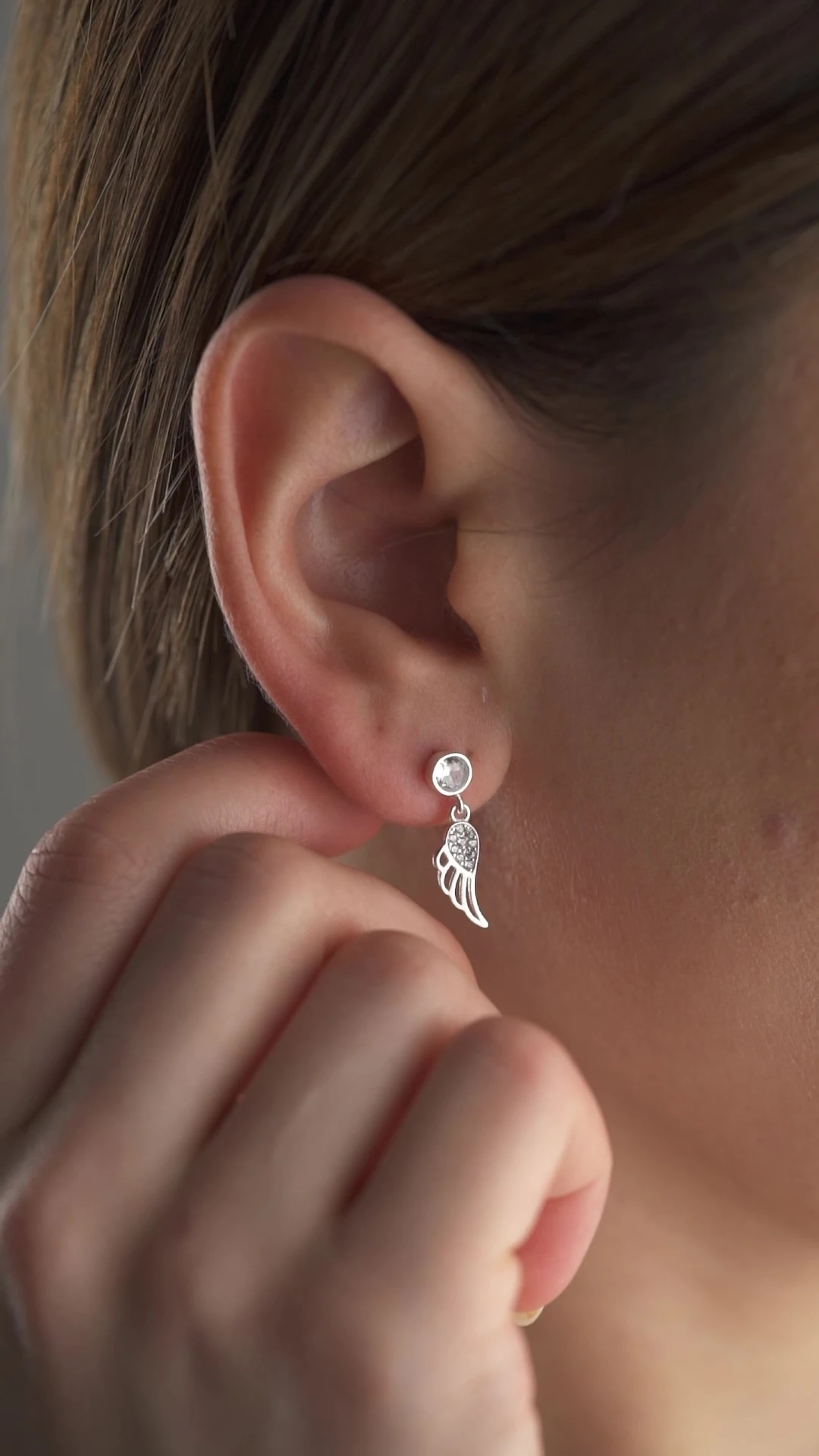 Gümüş Minik Kanat Çivili Küpe