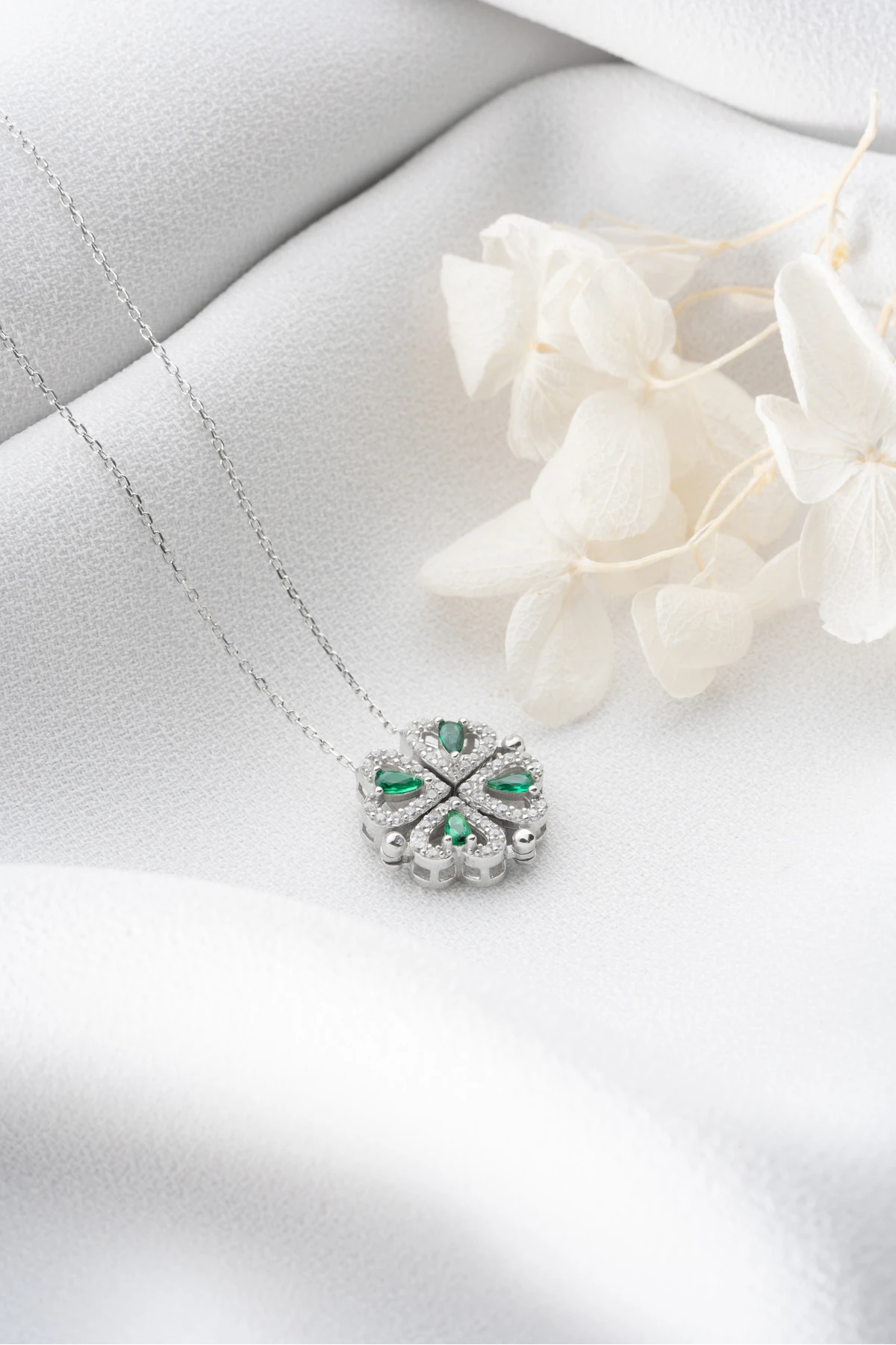 Gümüş Mıknatıslı Yeşil Taşlı Kolye