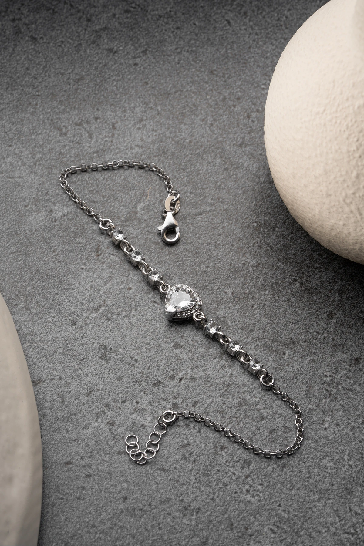 Gümüş Kalpli Model Bileklik