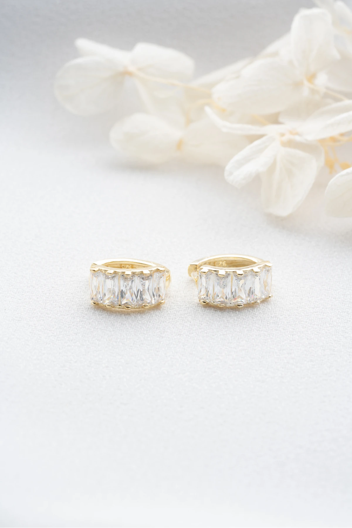 Gümüş Baget Taşlı Halka Küpe