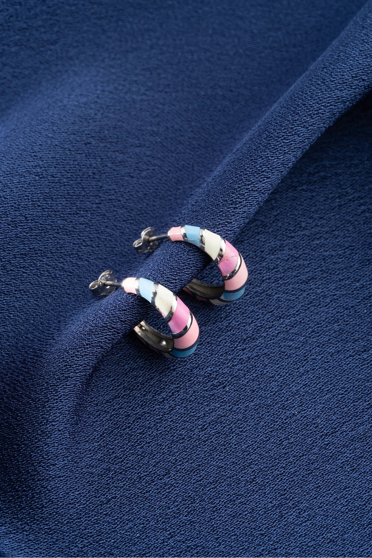 Gümüş Mineli Çivili Küpe