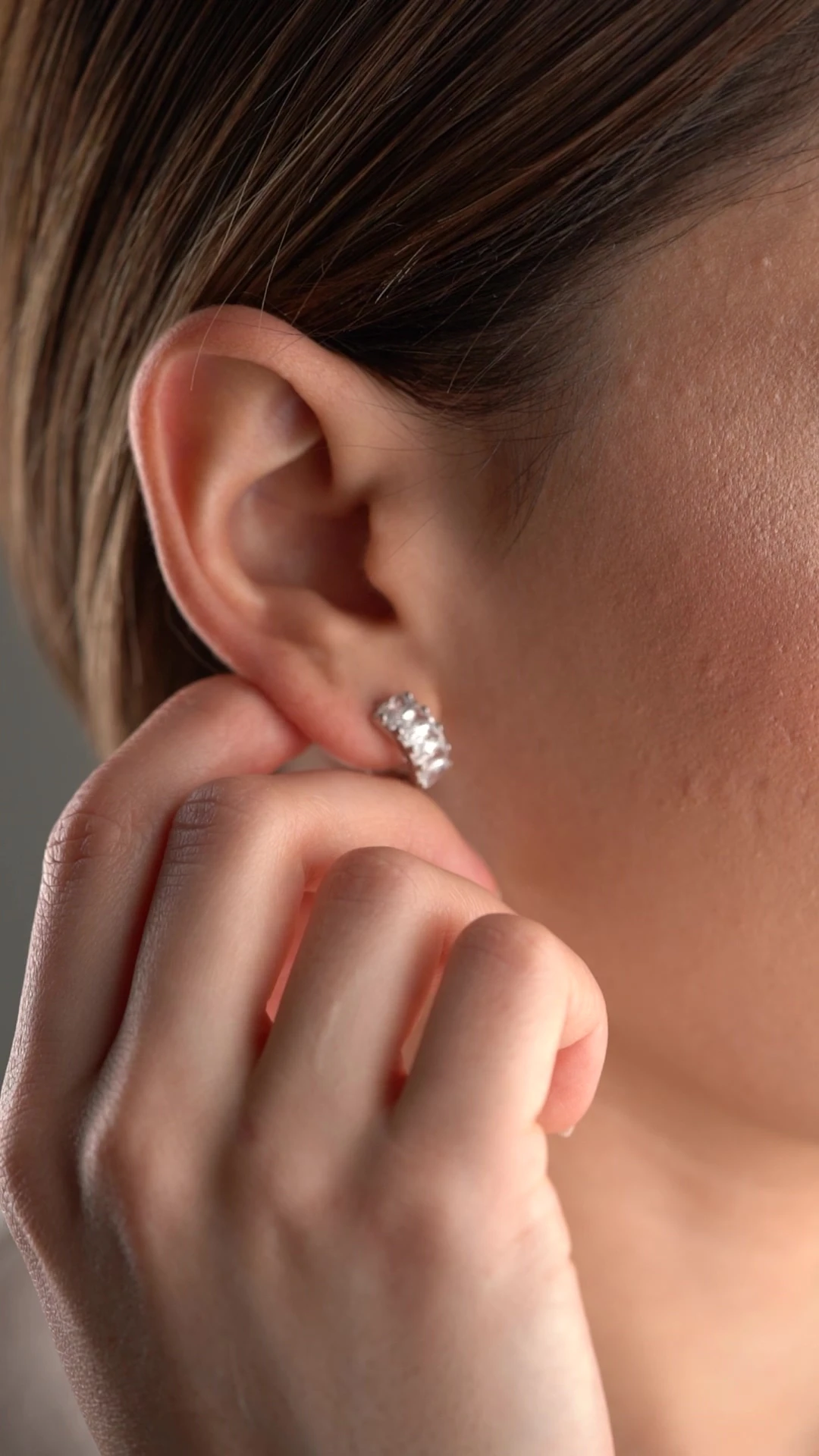 Gümüş Baget Taşlı Halka Küpe