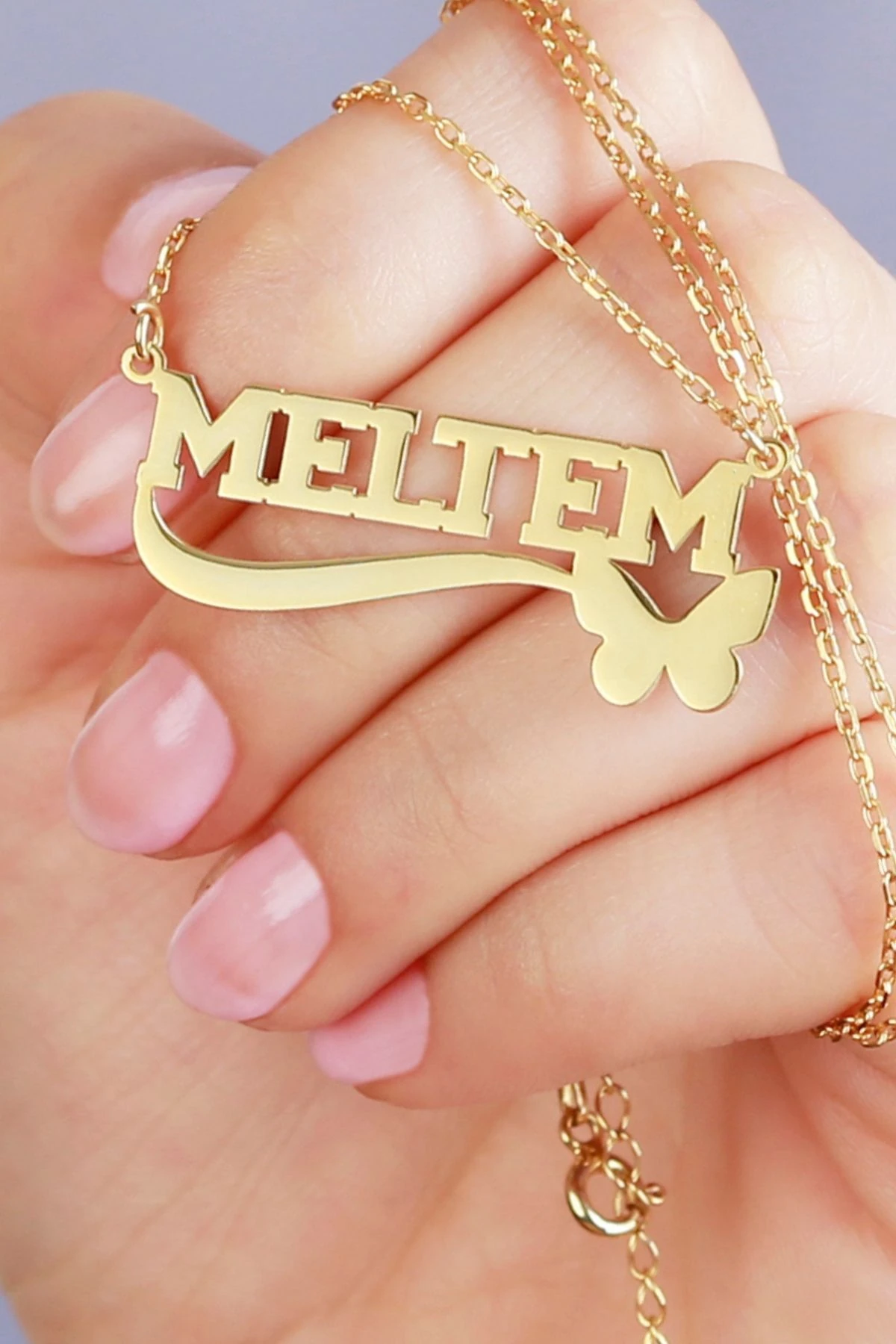 Gümüş Kelebekli Isimli Kolye