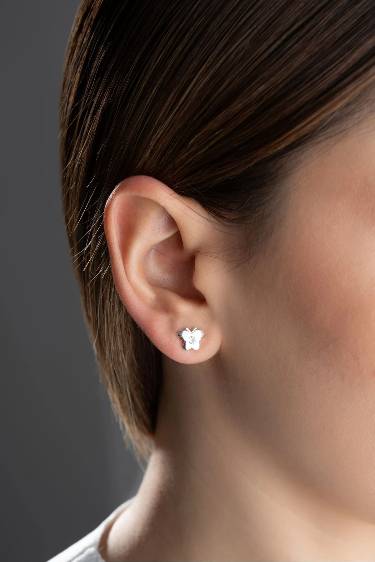 Gümüş Minik Kelebekli Çivili Küpe