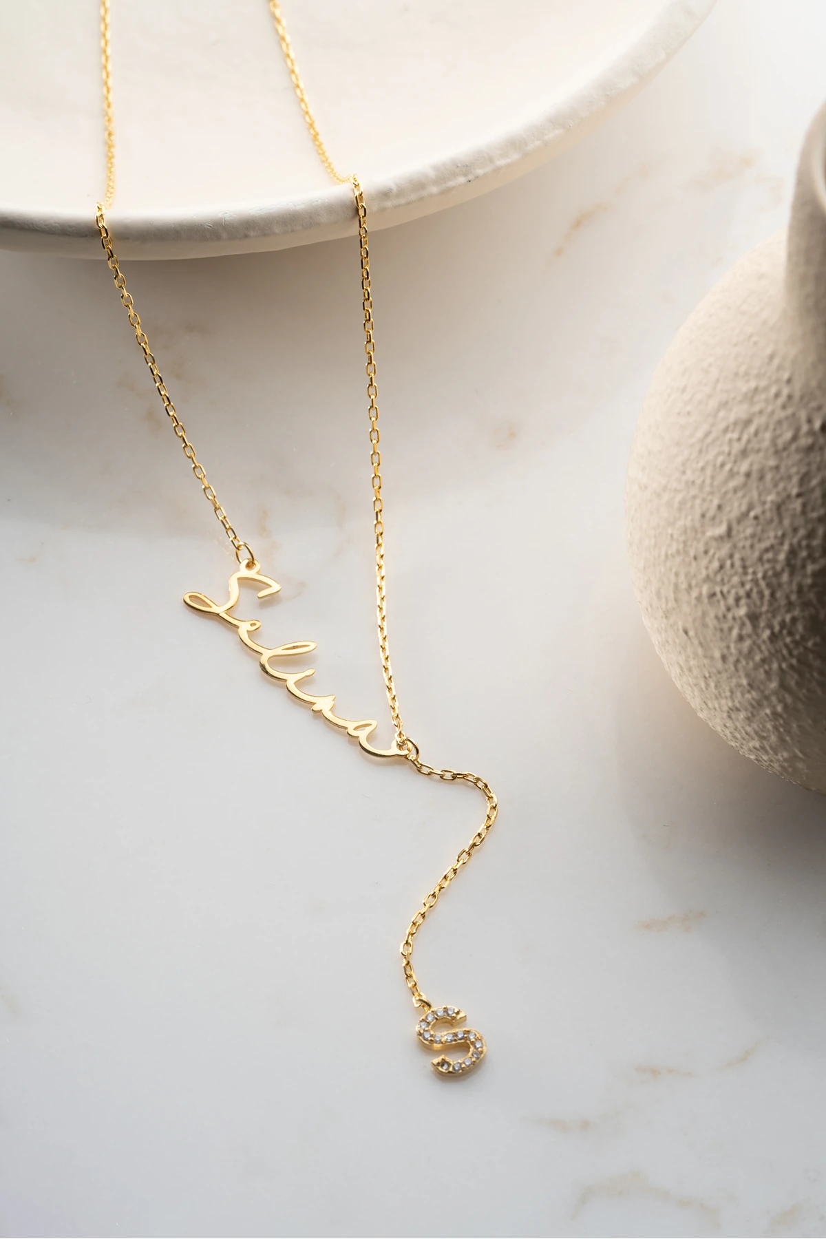 Gümüş Kişiye Özel Harf Detay İsimli Kolye