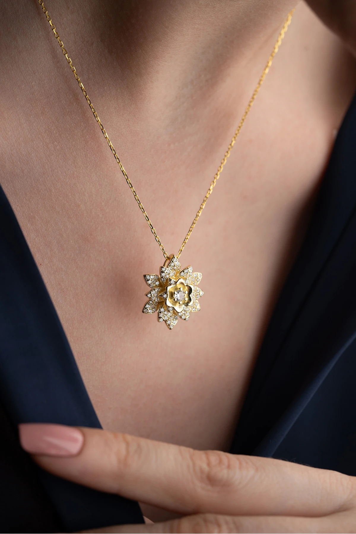 Gümüş Lotus Çiçeği Kolye