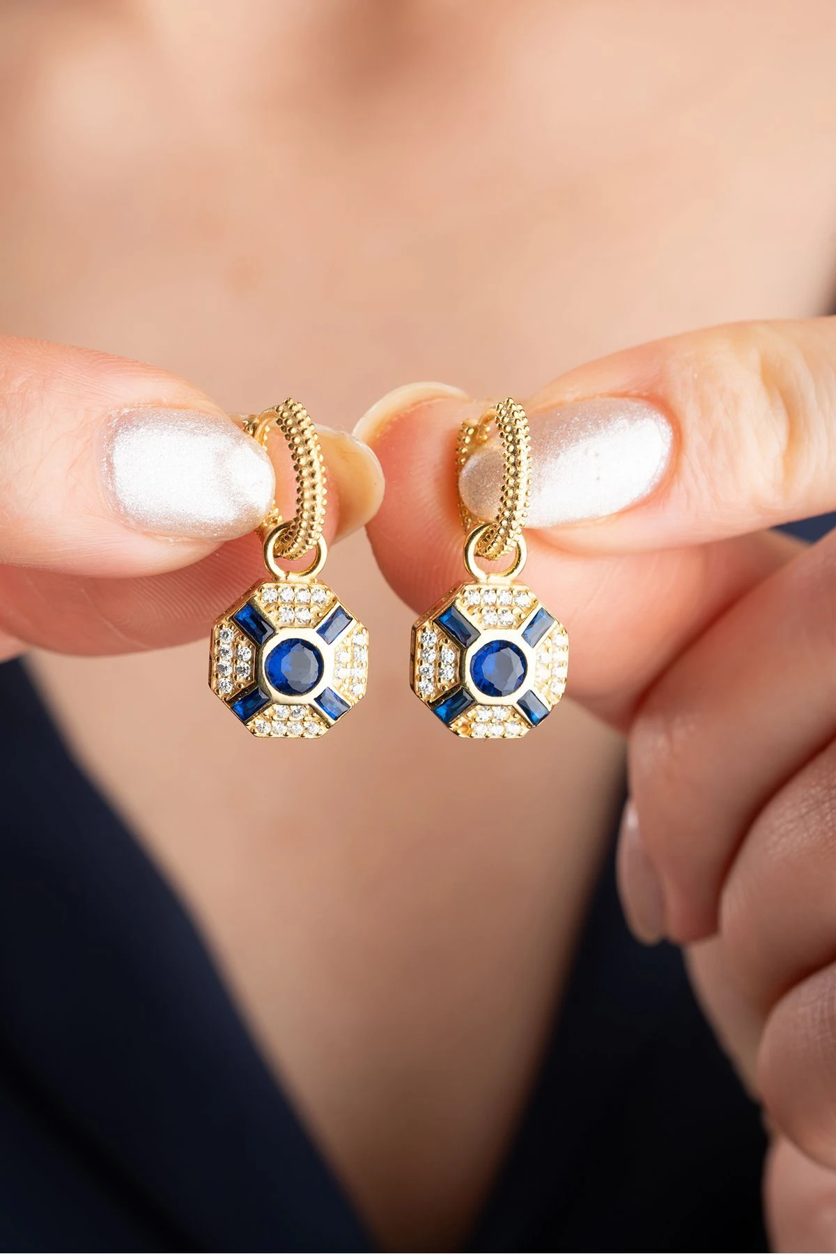 Gümüş Safir Taşlı Trend Küpe