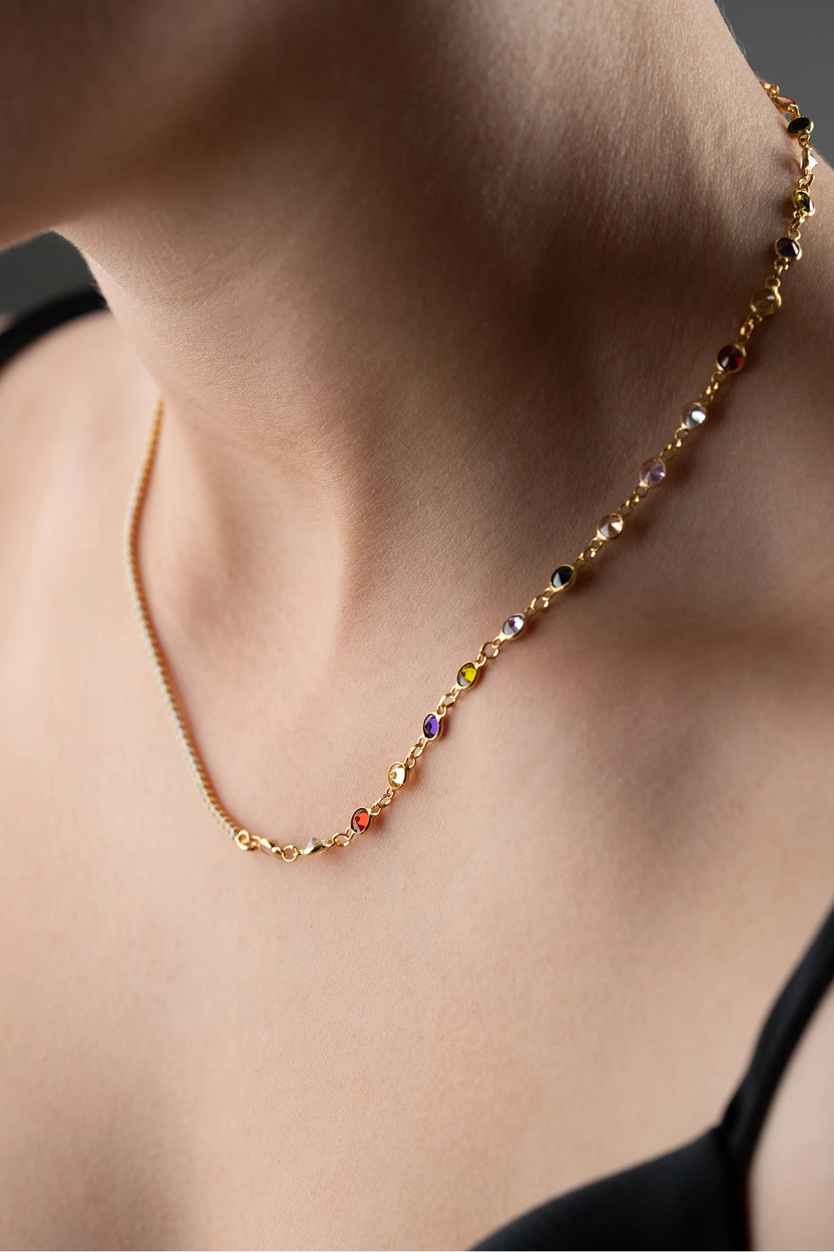 Gümüş Renkli Taşlı Kolye