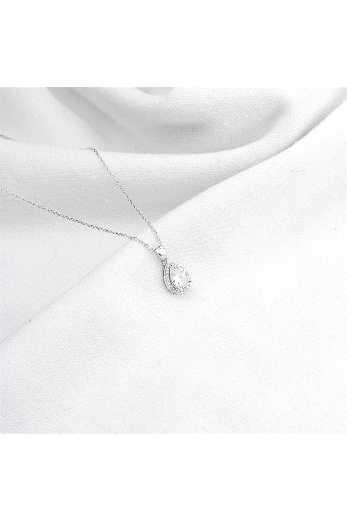 Gümüş Beyaz Taşlı Damla Takı Seti