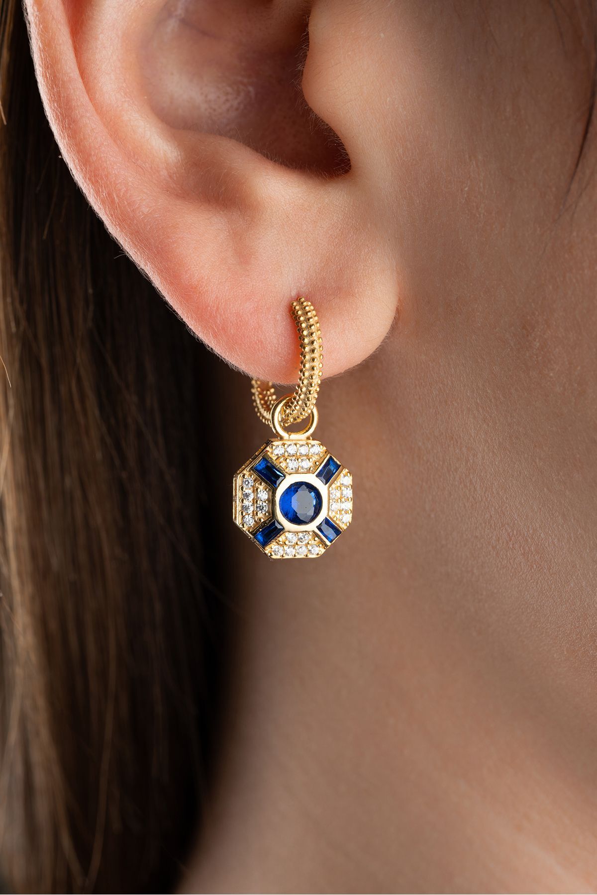 Gümüş Safir Taşlı Trend Küpe