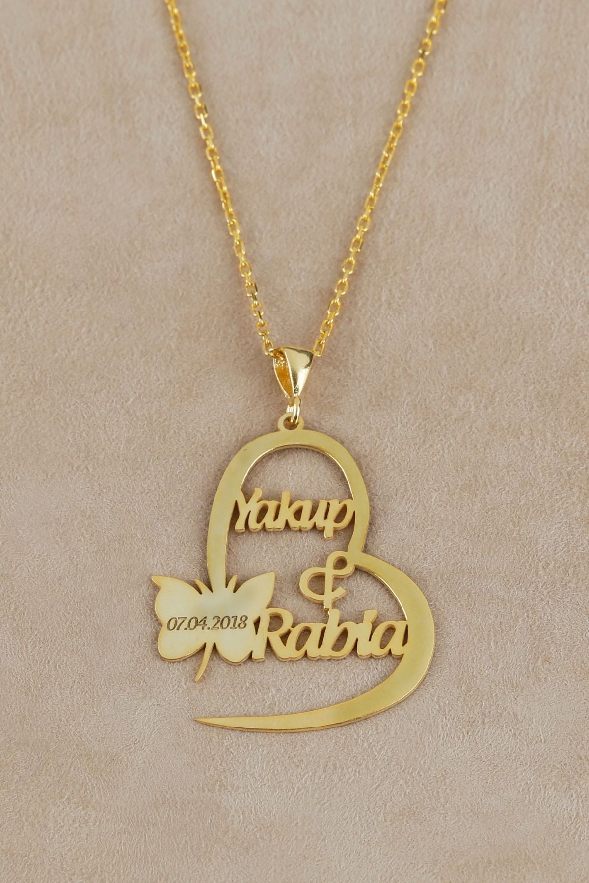 Gümüş Isimli Kelebekli Kalp Kolye